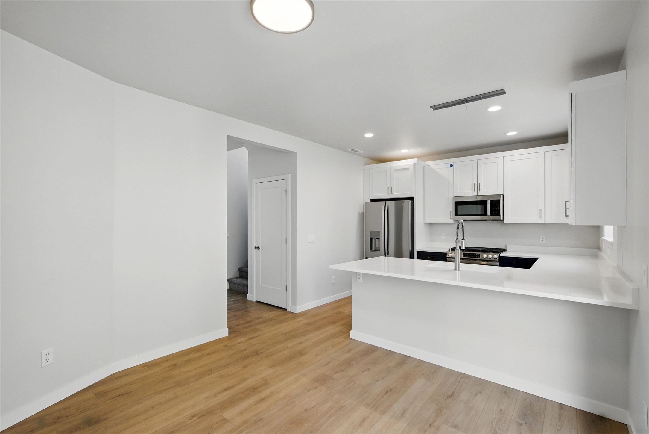 940 Kemp Street A Property Photo 15