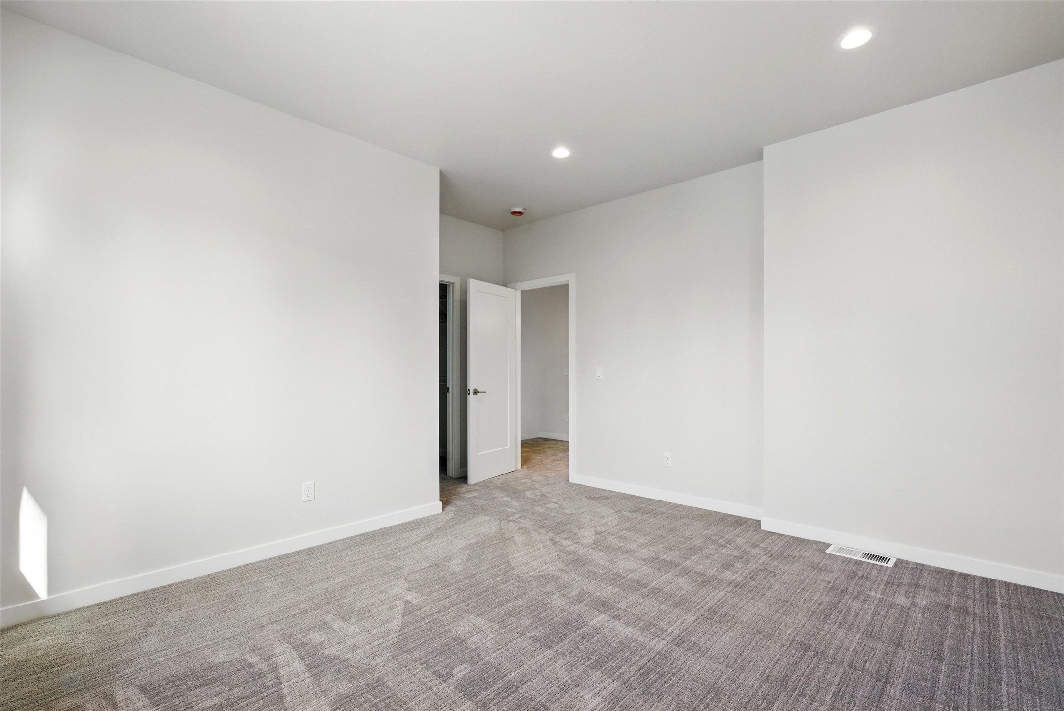 940 Kemp Street A Property Photo 17