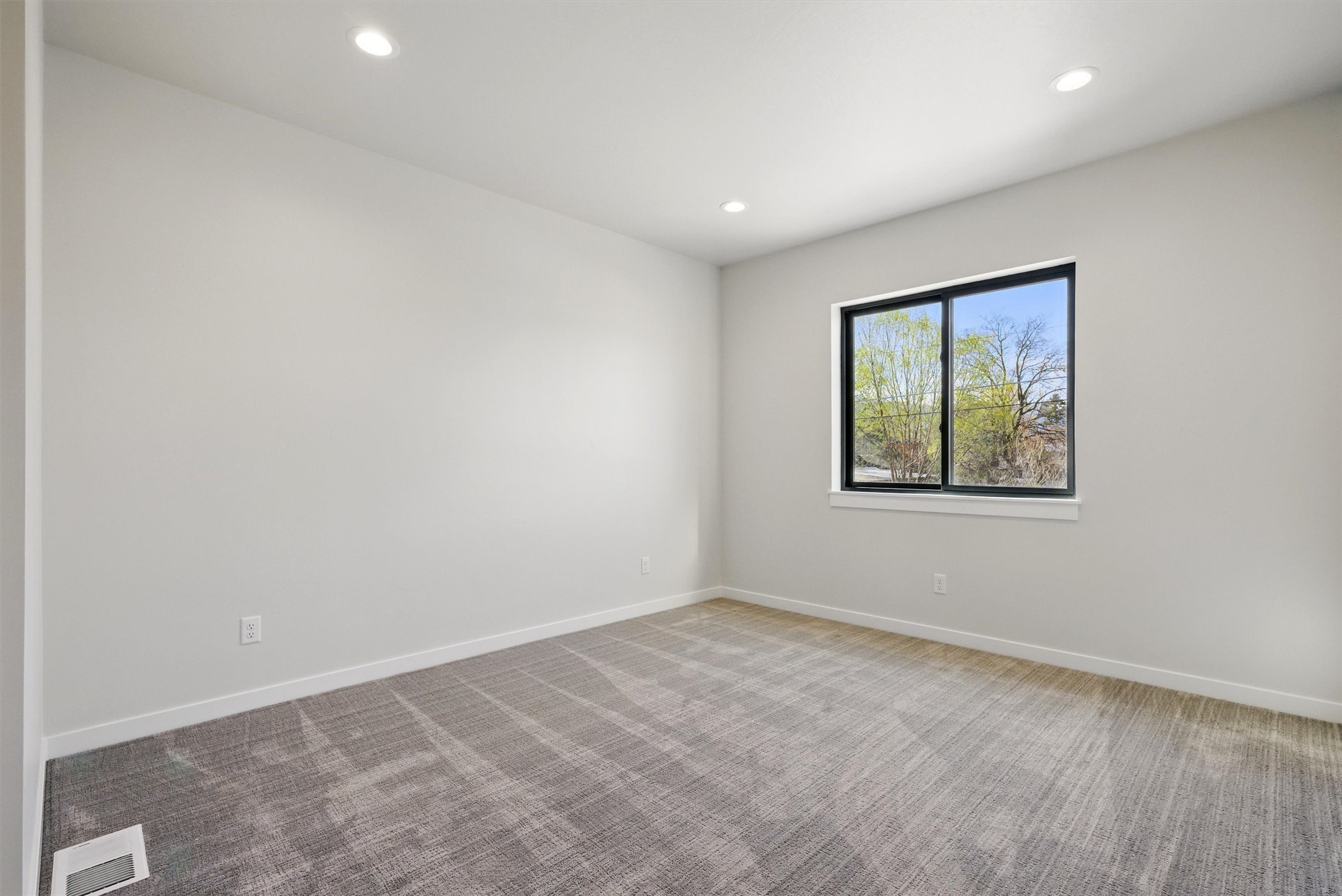 940 Kemp Street A Property Photo 22