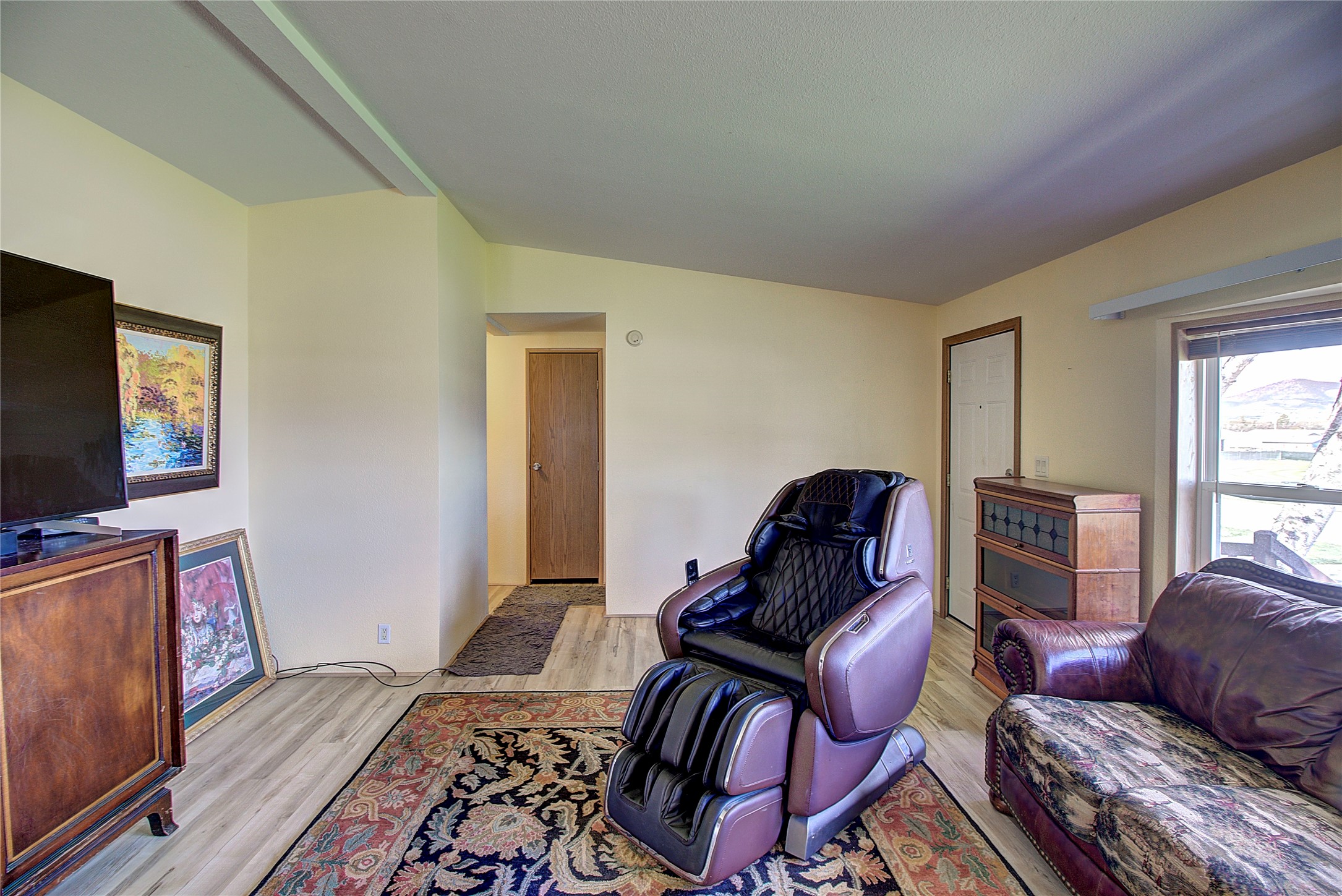 304 11th Avenue E Property Photo 4