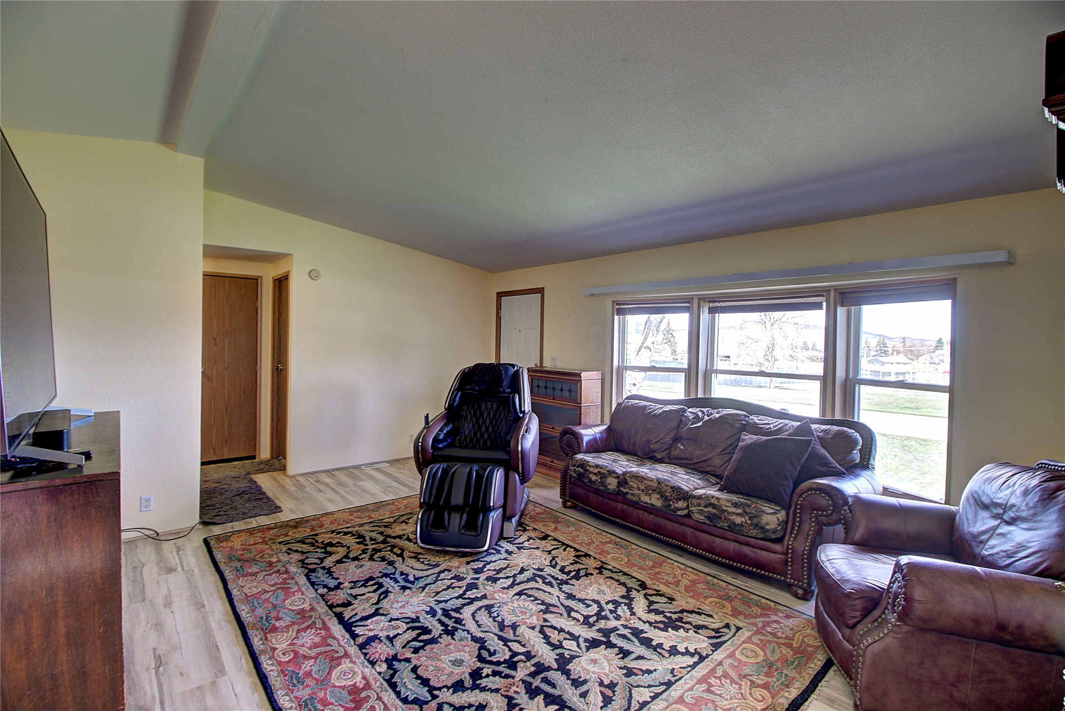 304 11th Avenue E Property Photo 5