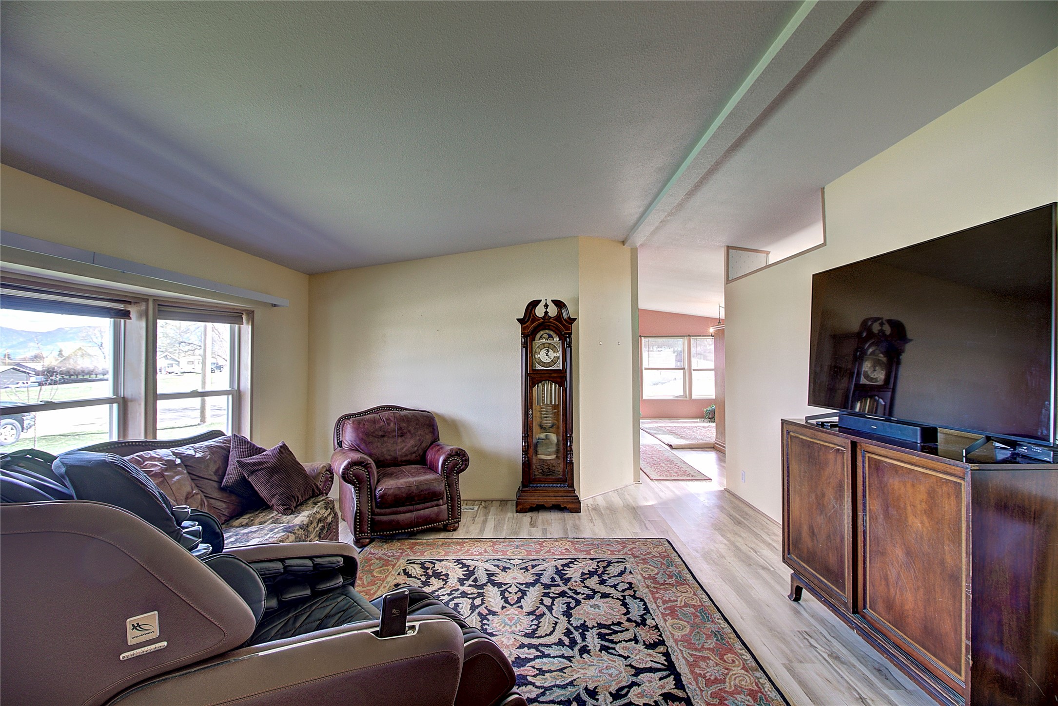 304 11th Avenue E Property Photo 6
