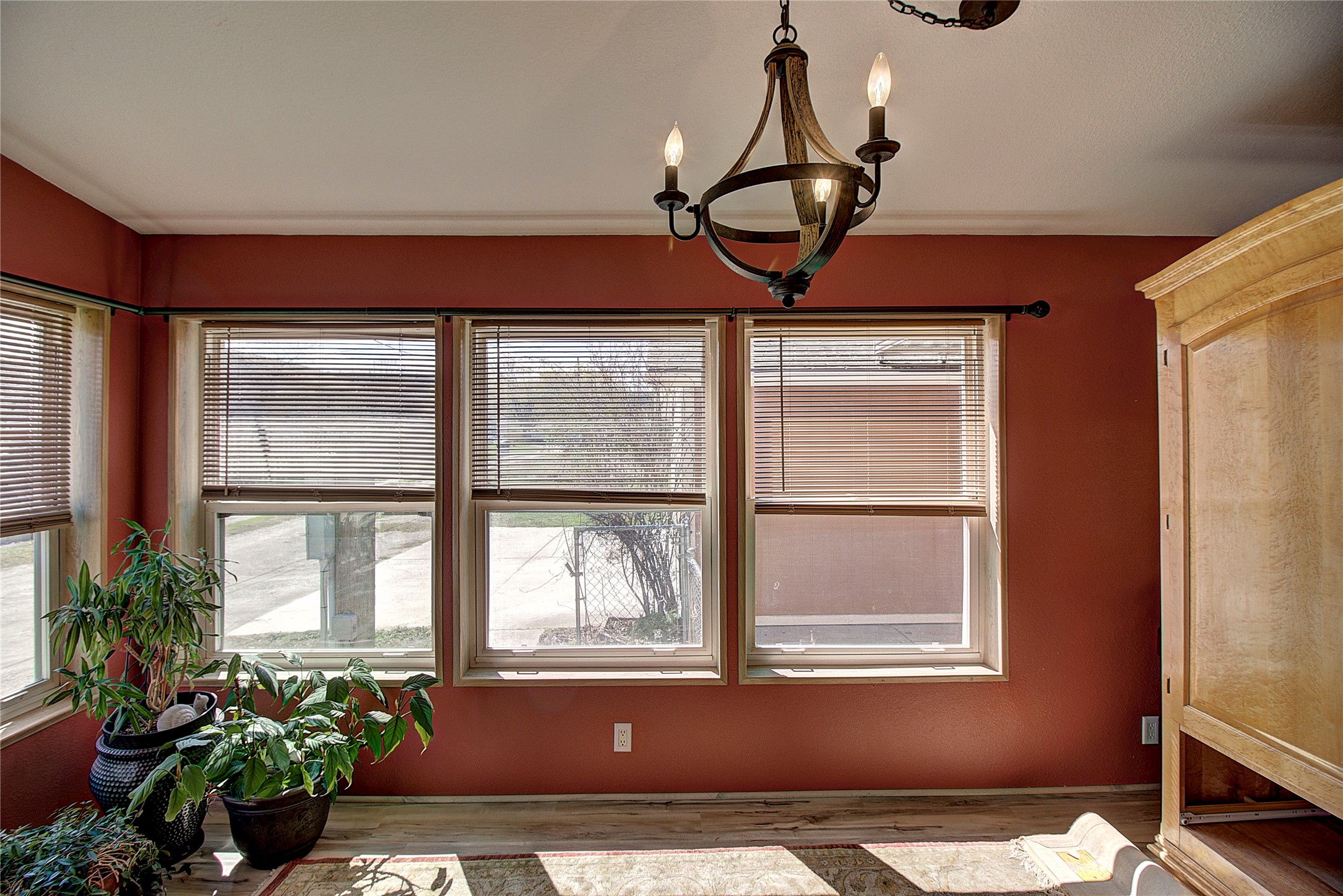 304 11th Avenue E Property Photo 9