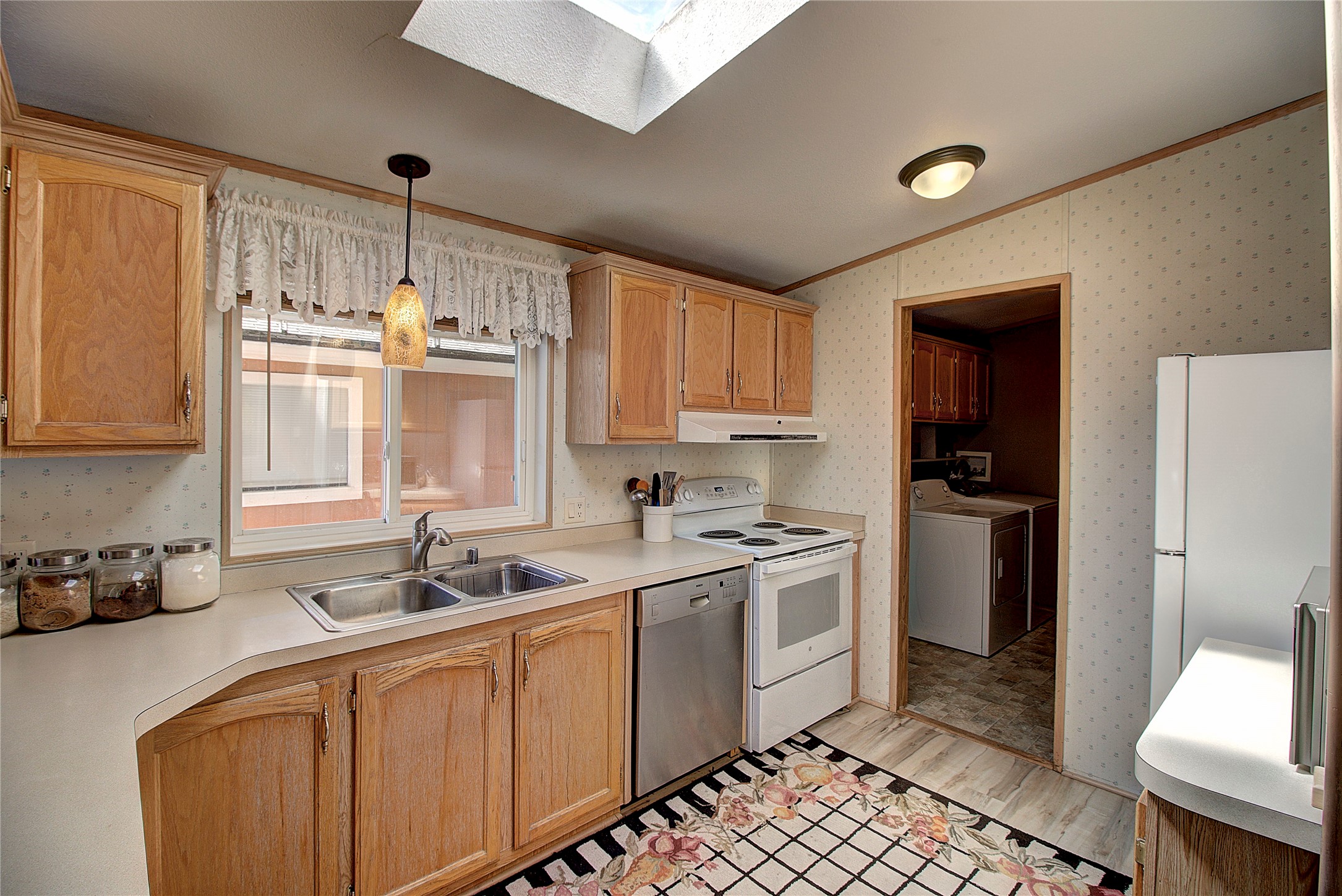 304 11th Avenue E Property Photo 11