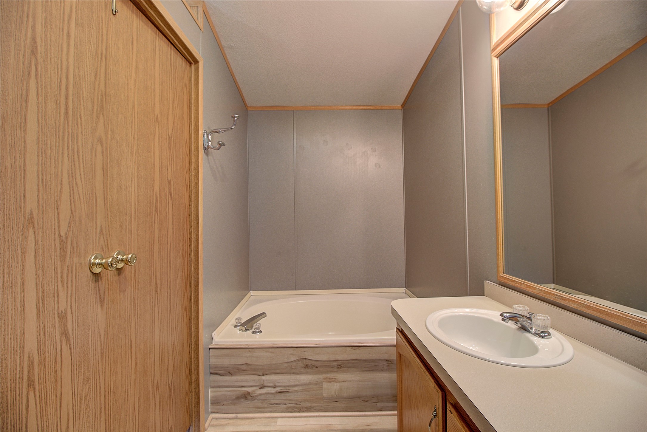 304 11th Avenue E Property Photo 17