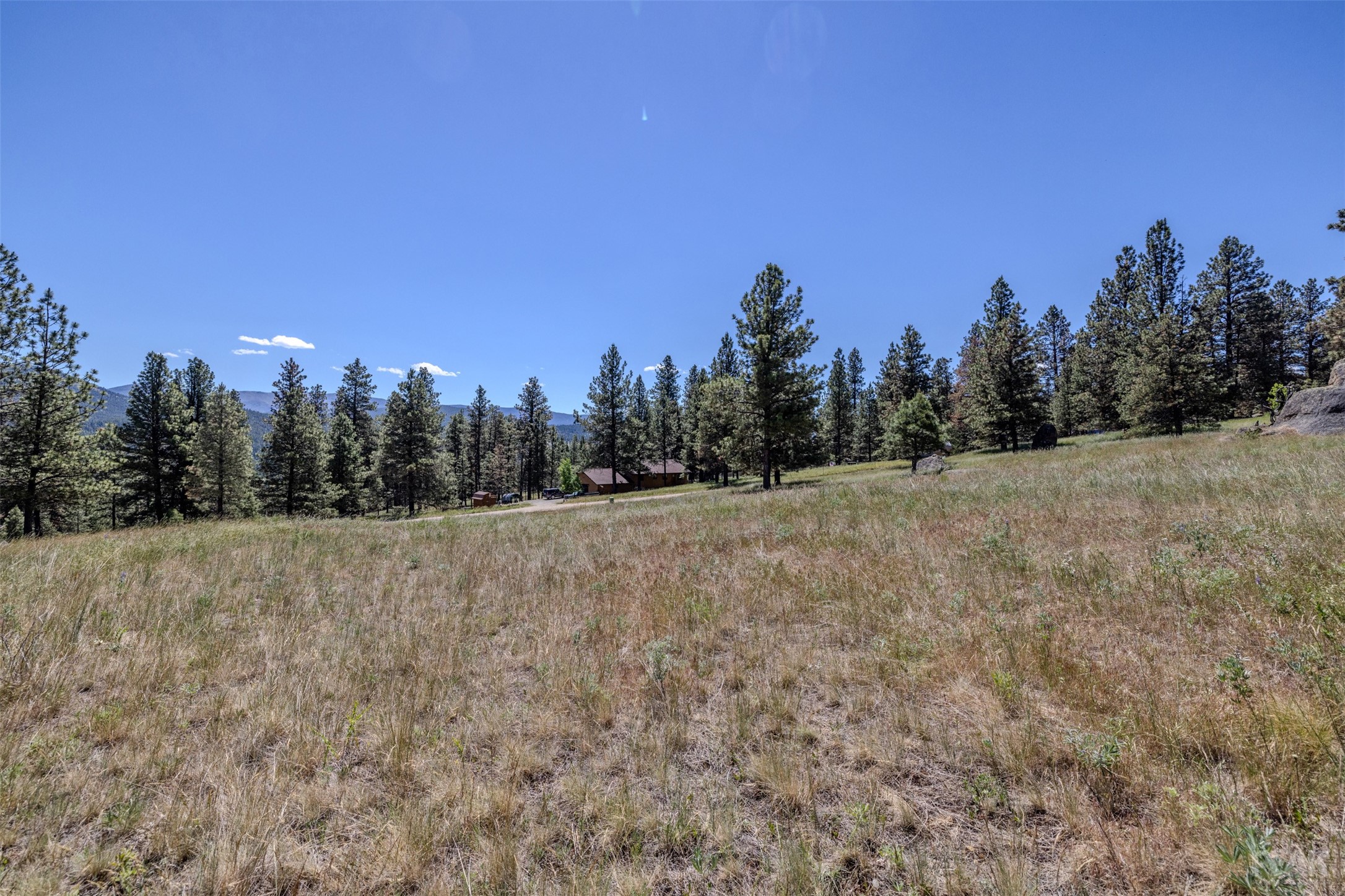 2 Middle Loop Road Property Photo 2