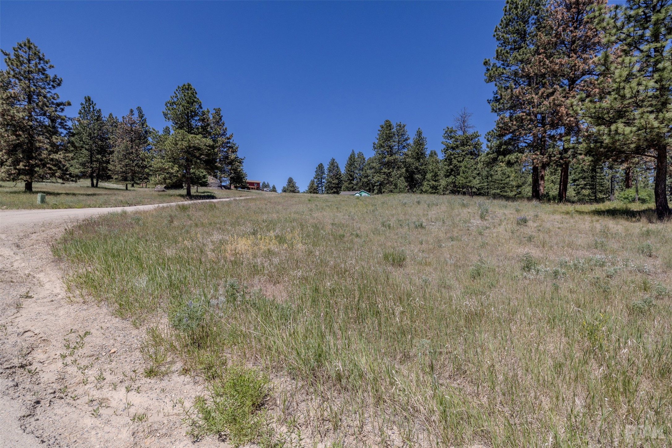 2 Middle Loop Road Property Photo 4
