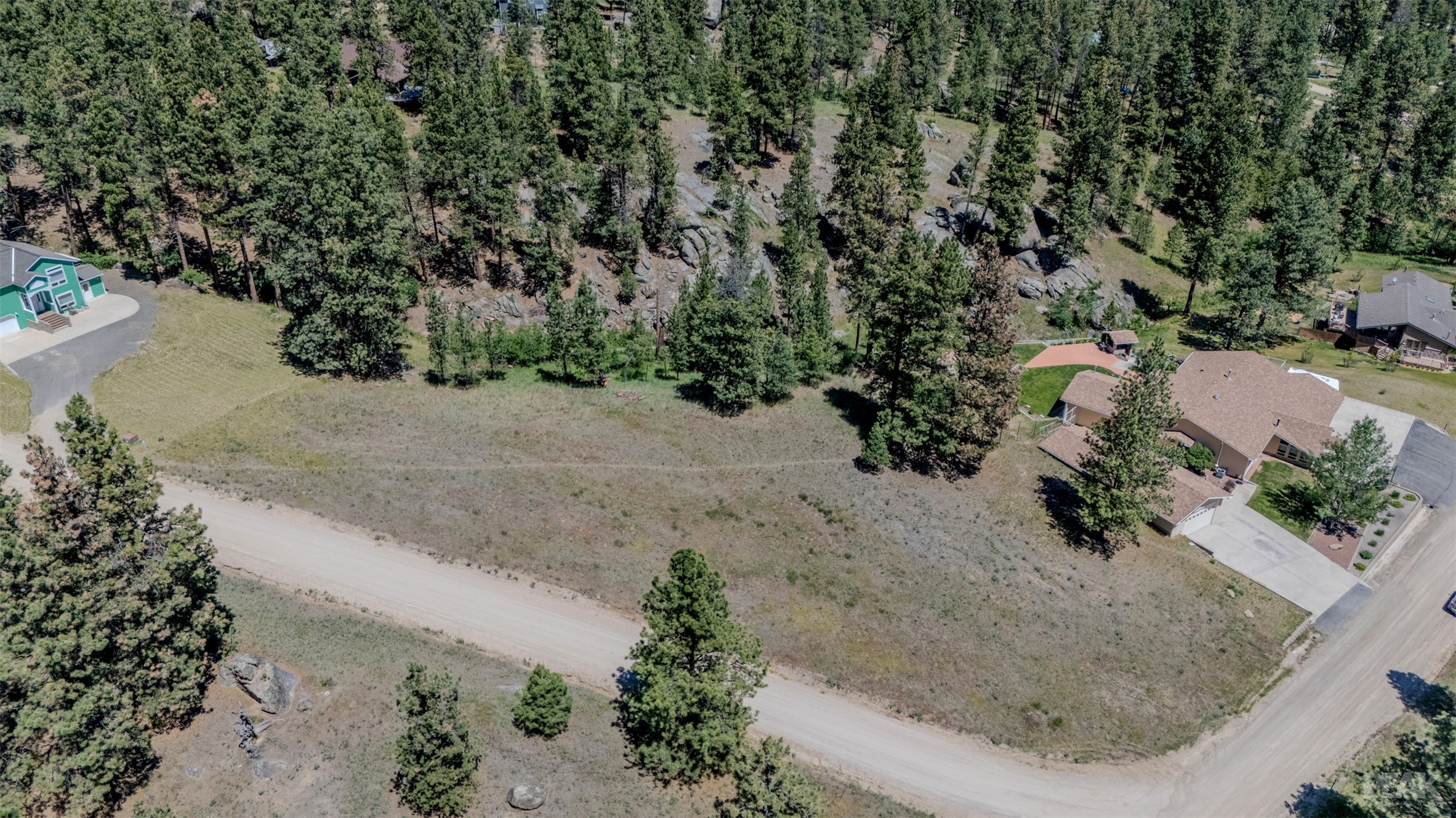 2 Middle Loop Road Property Photo 5