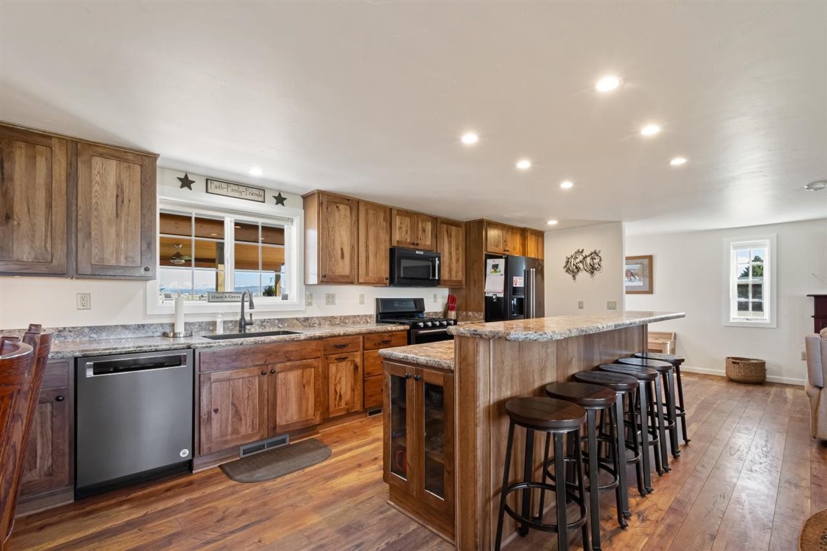 4023 Floweree Drive Property Photo 6