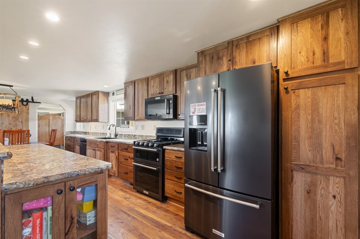 4023 Floweree Drive Property Photo 8