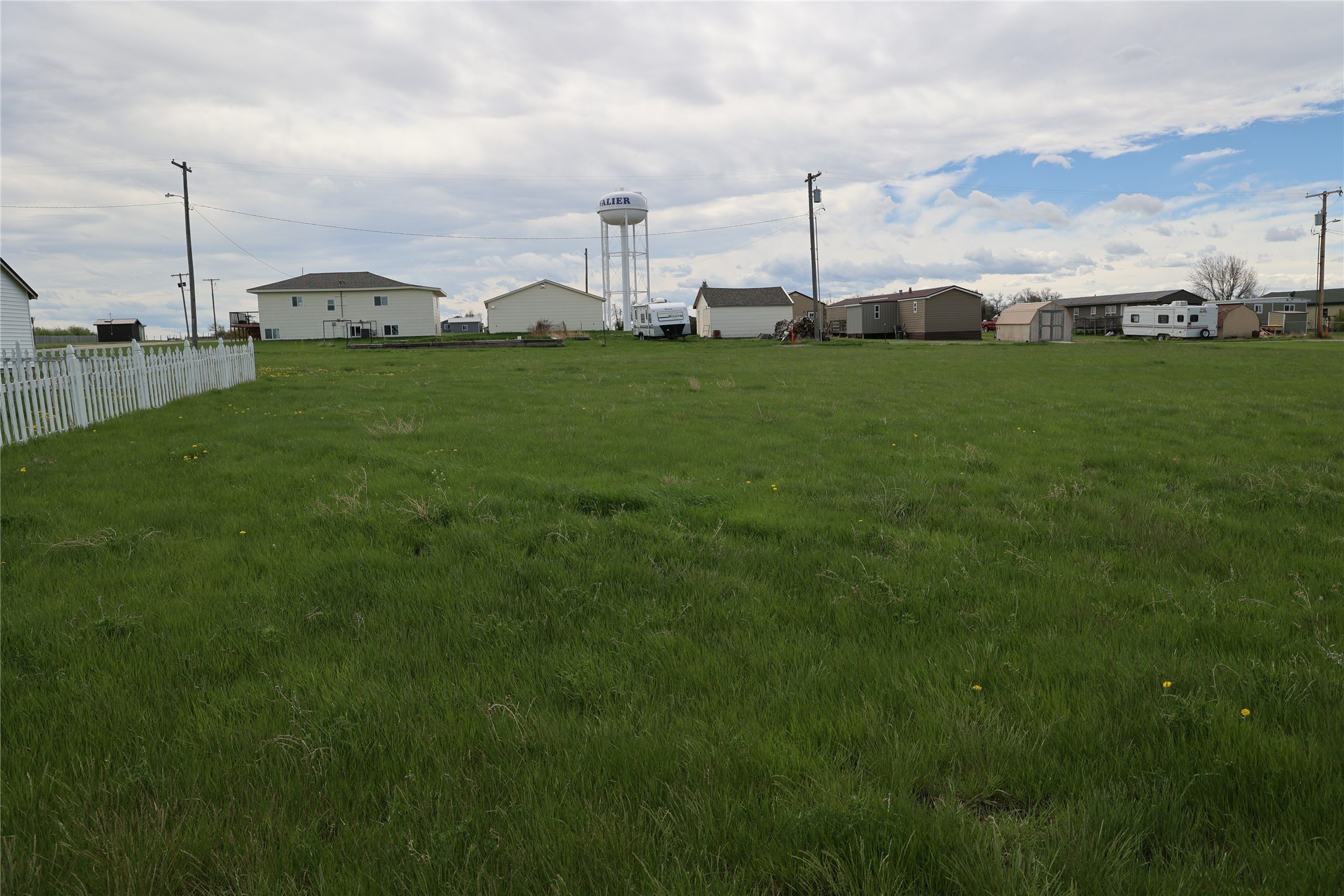 922 Marias Avenue Property Photo 4