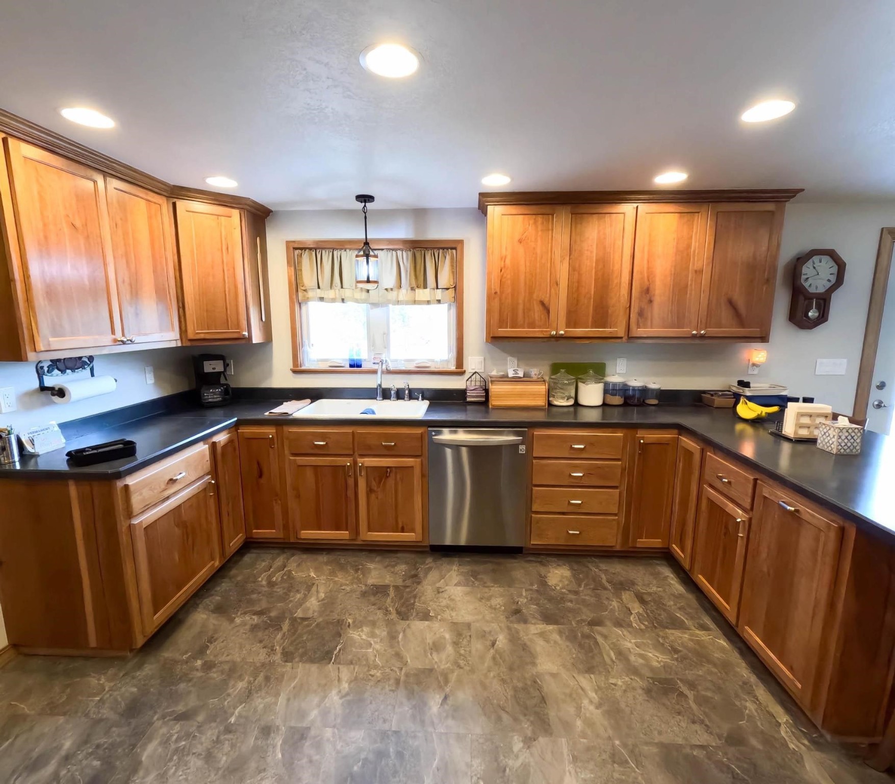 46471 Valley View Road Property Photo 2