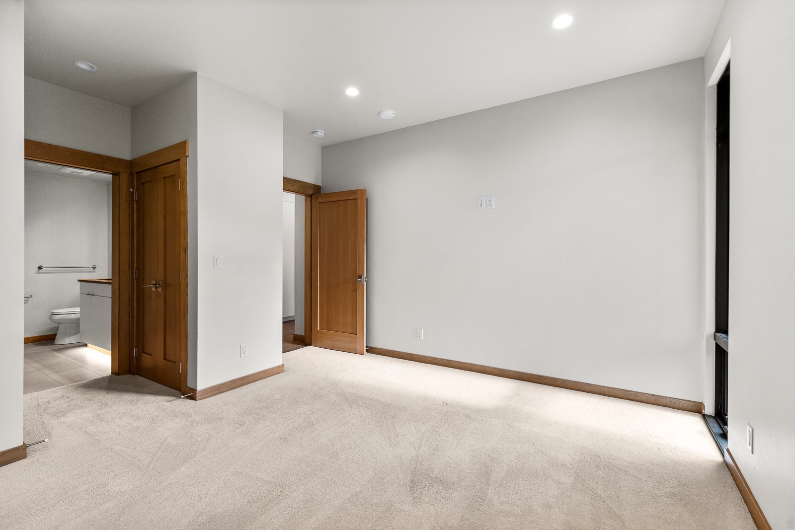 86 Serpentine Circle 308 Property Photo 8