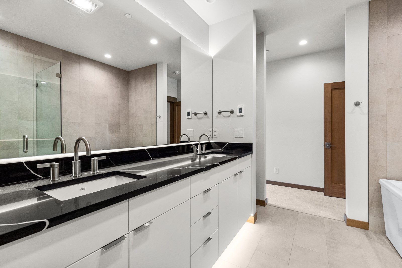 86 Serpentine Circle 308 Property Photo 10