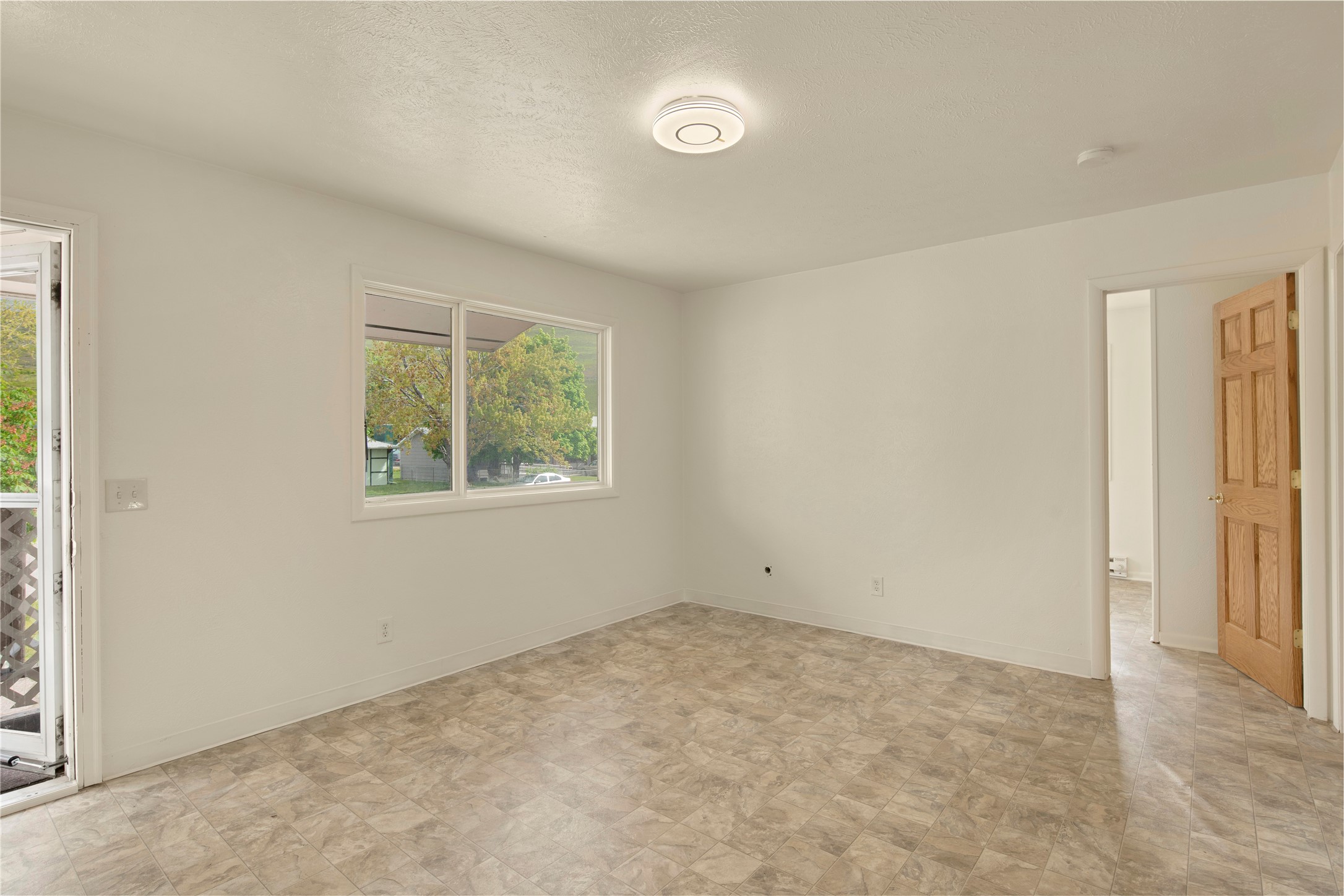 913-921 Rogers Street Property Photo 12