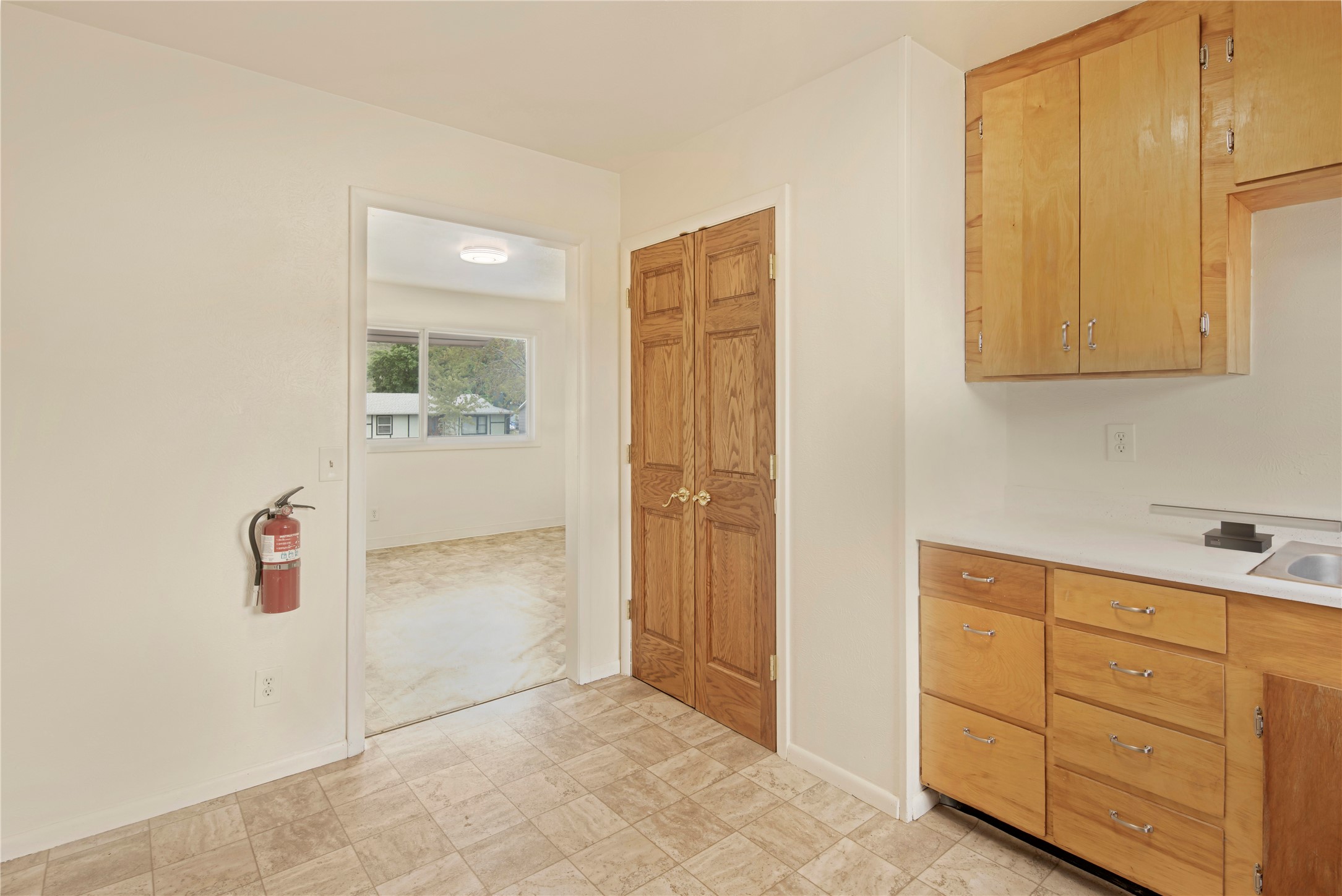 913-921 Rogers Street Property Photo 16