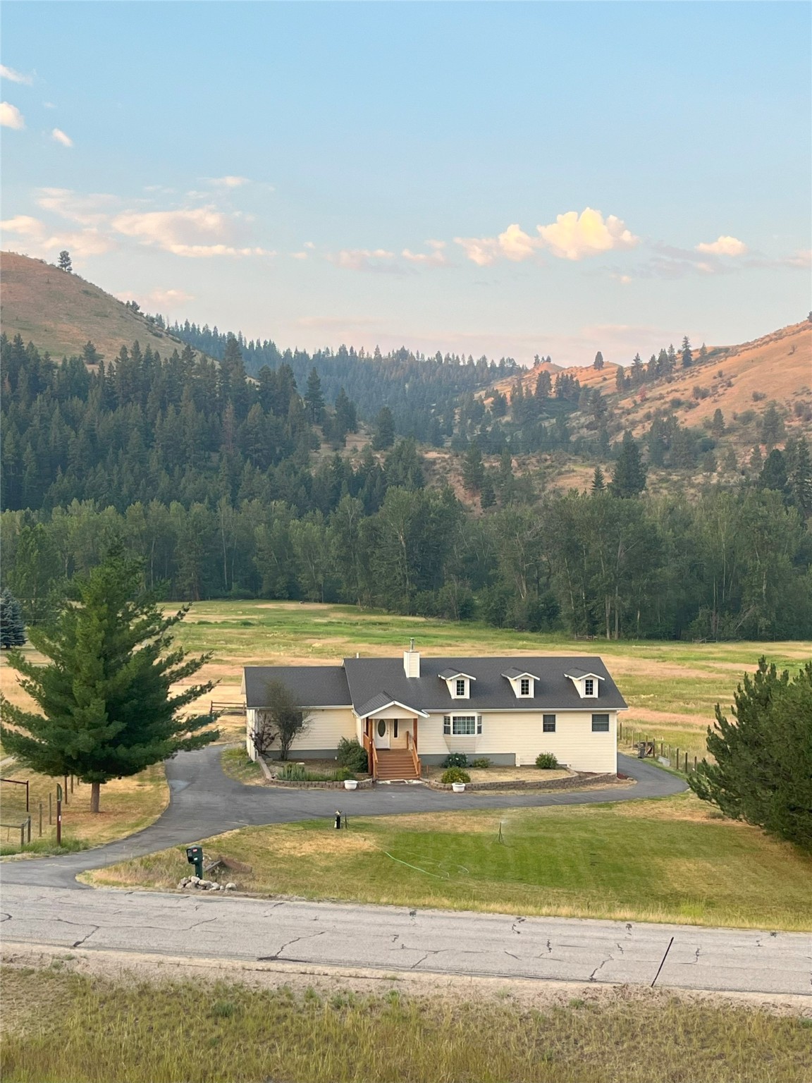 1699 S Sleeping Child Road Property Photo 3