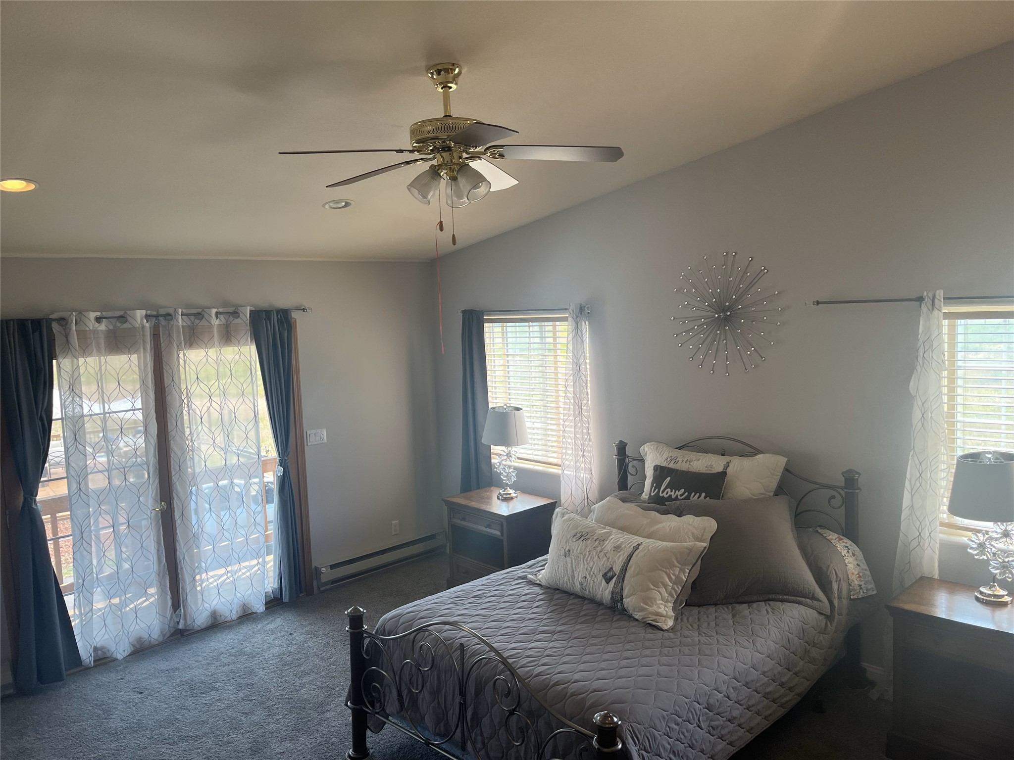1699 S Sleeping Child Road Property Photo 9