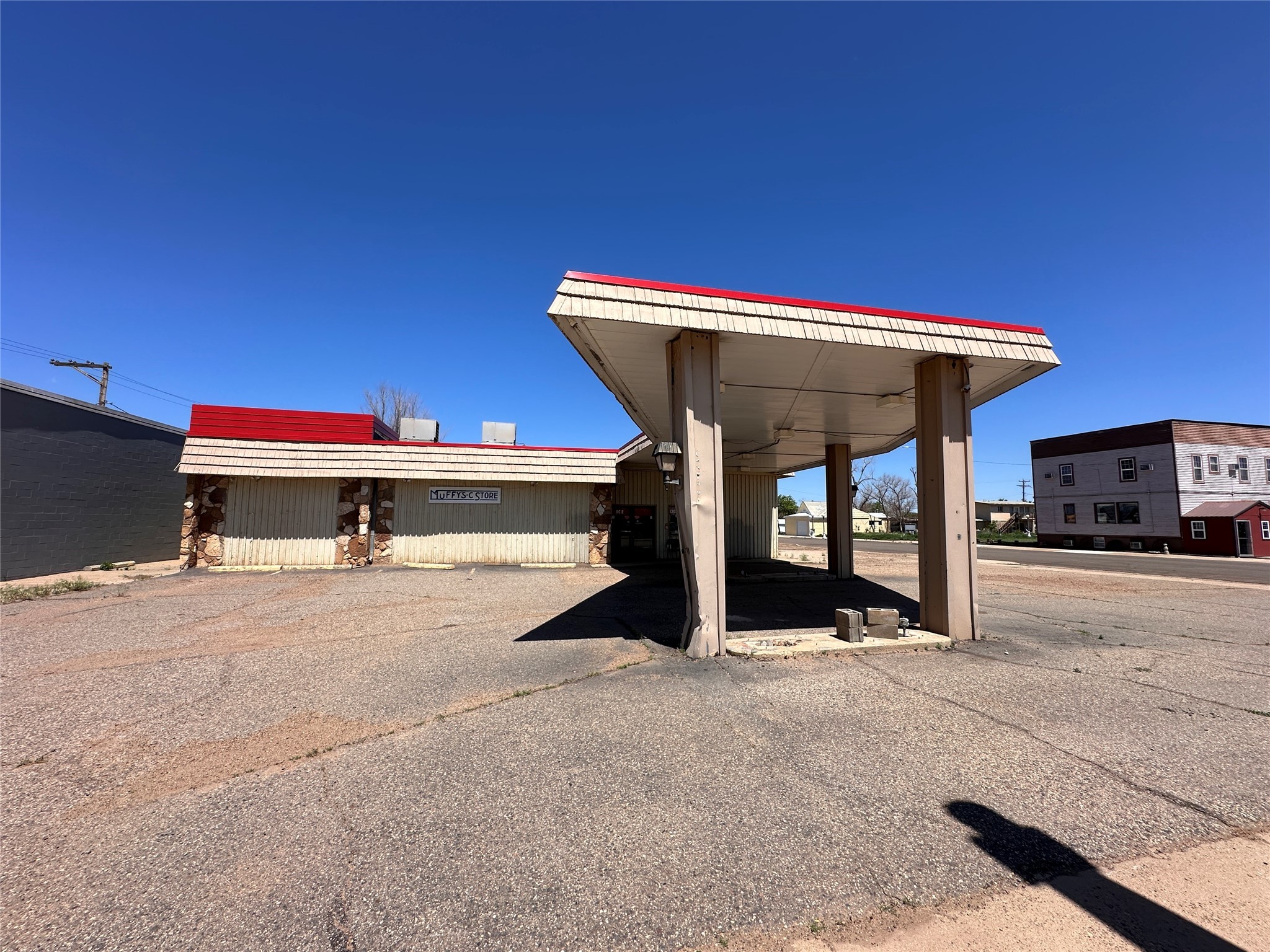 19 E Montana Avenue Property Photo 3