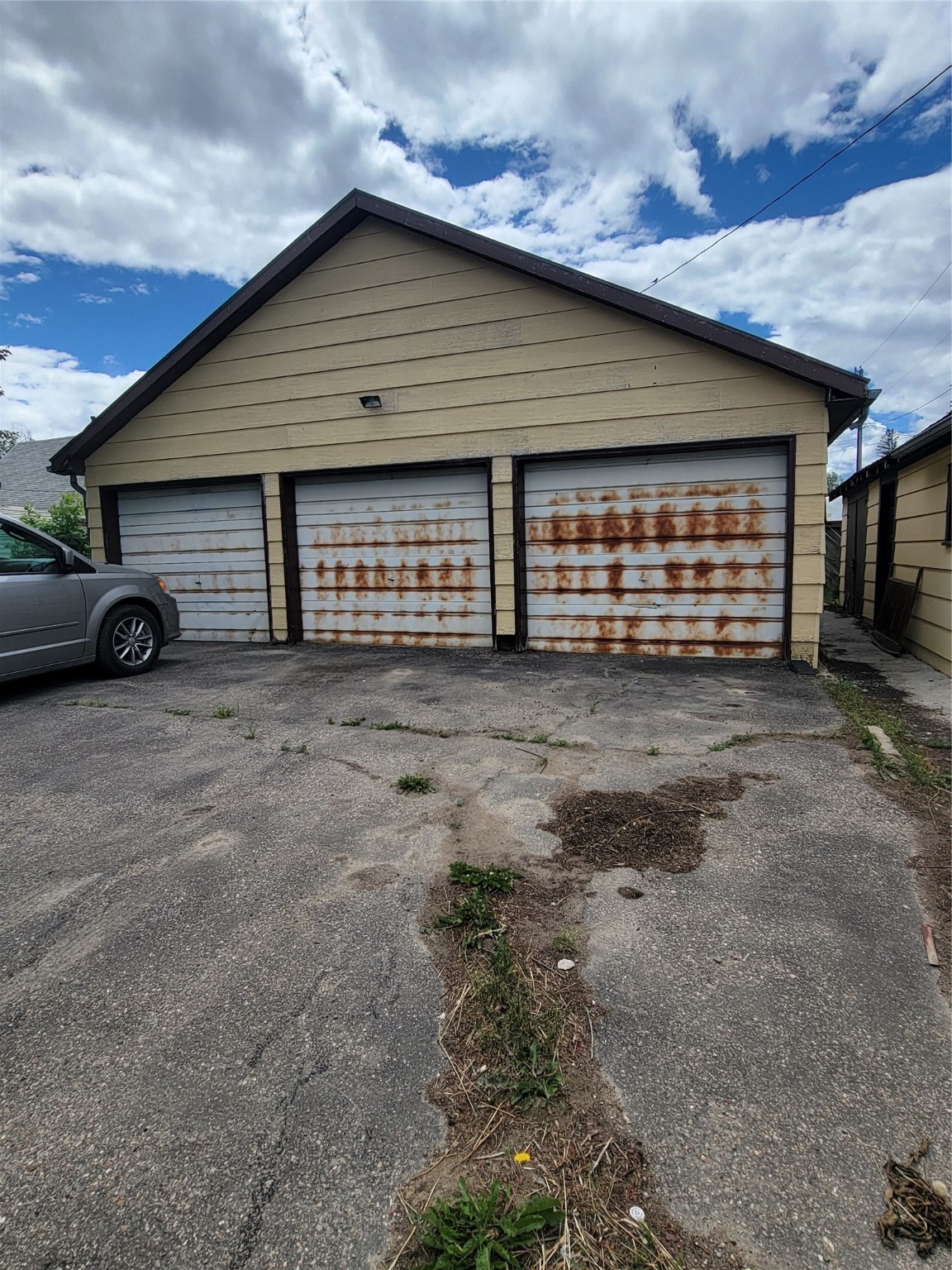 302 S Wisconsin Street Property Photo 2