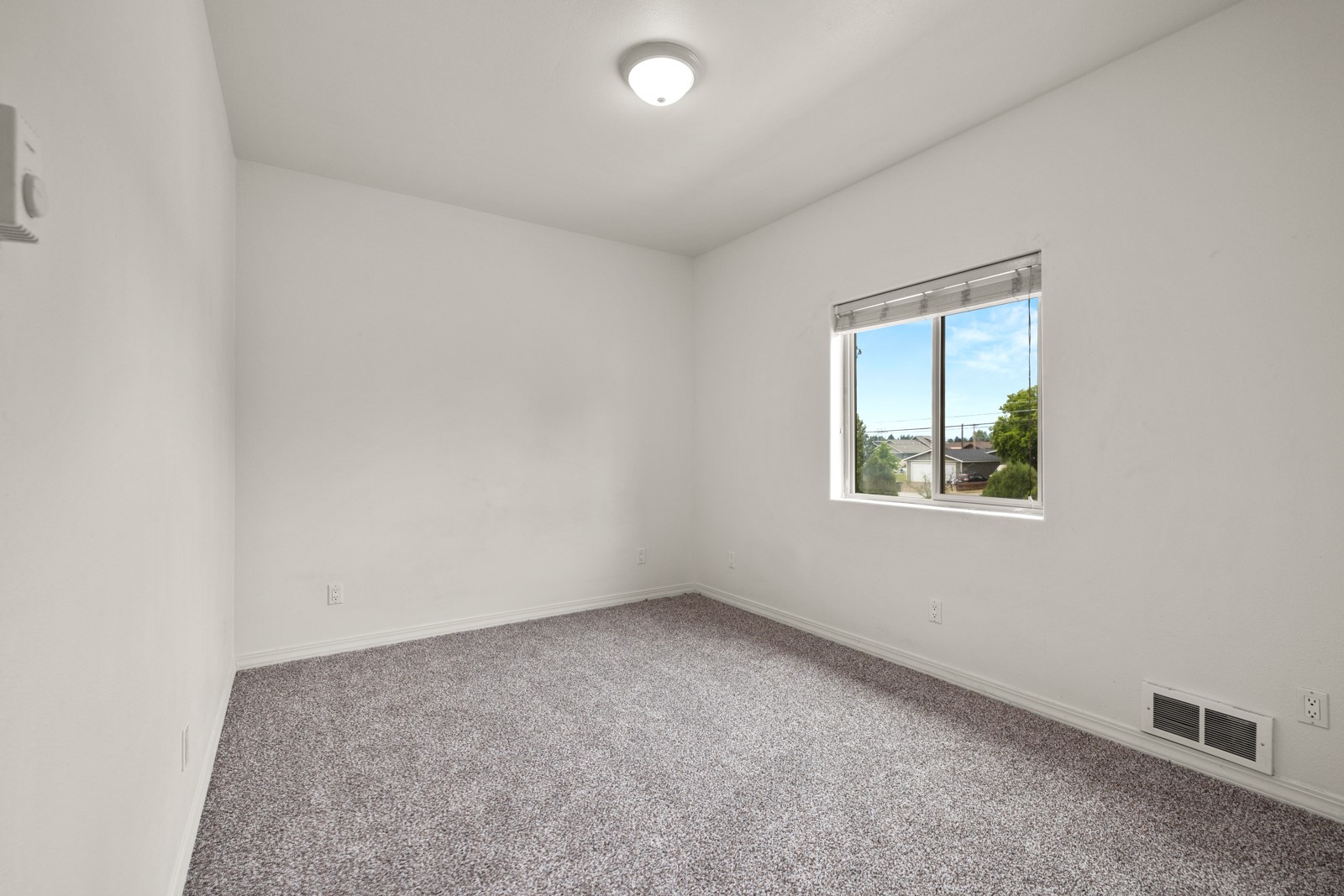 1605 & 1629 4th Avenue W Property Photo 16