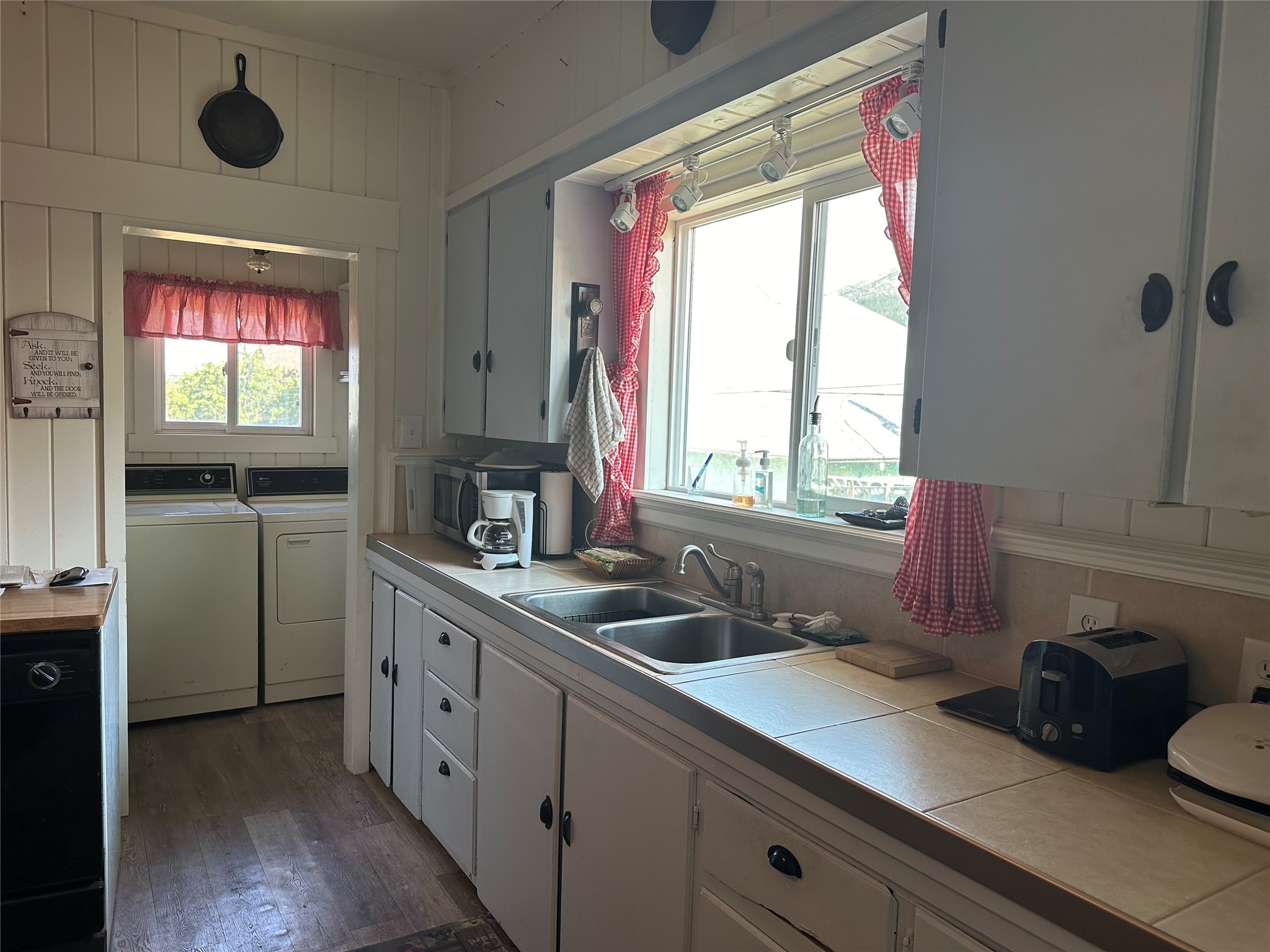 417 Walnut Street Property Photo 8
