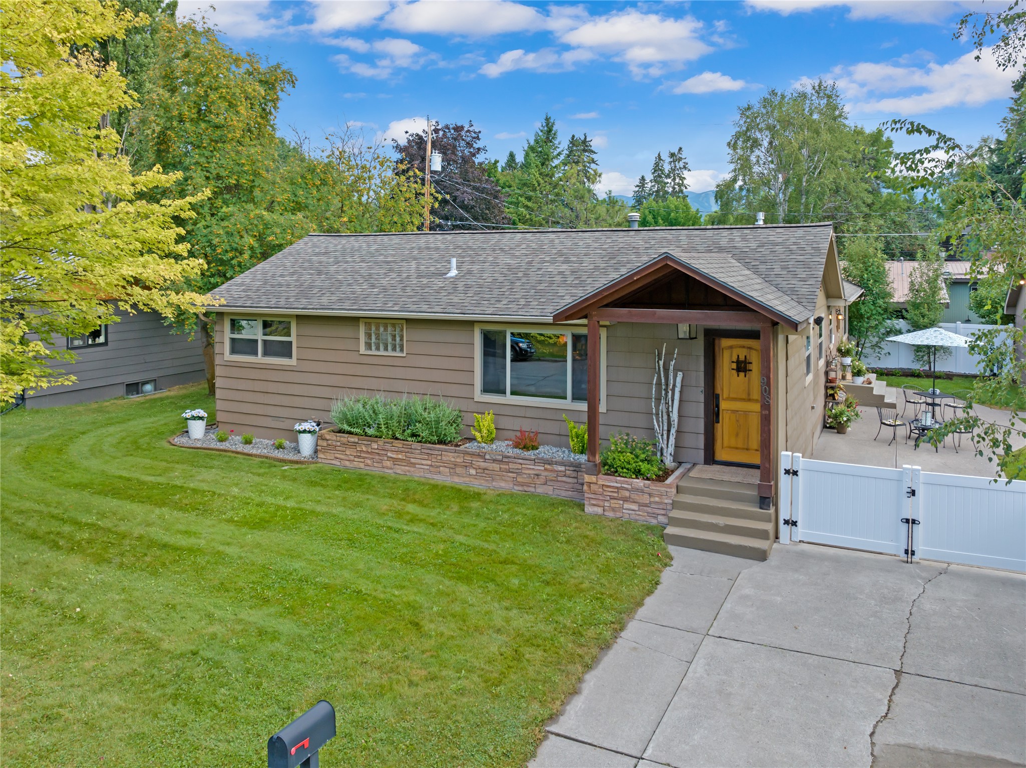 908 10th Street Property Photo