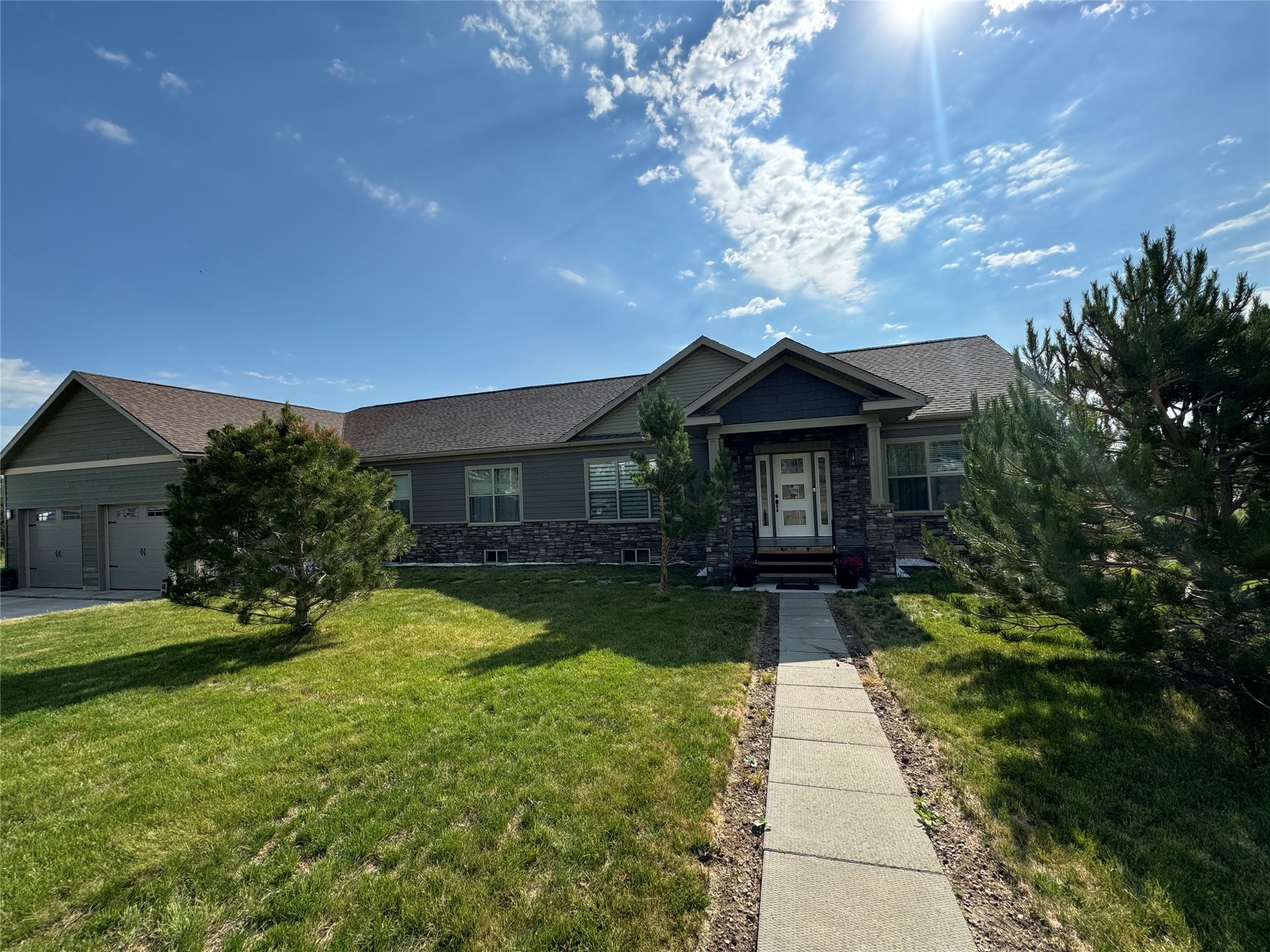 415 2nd Avenue W Property Photo