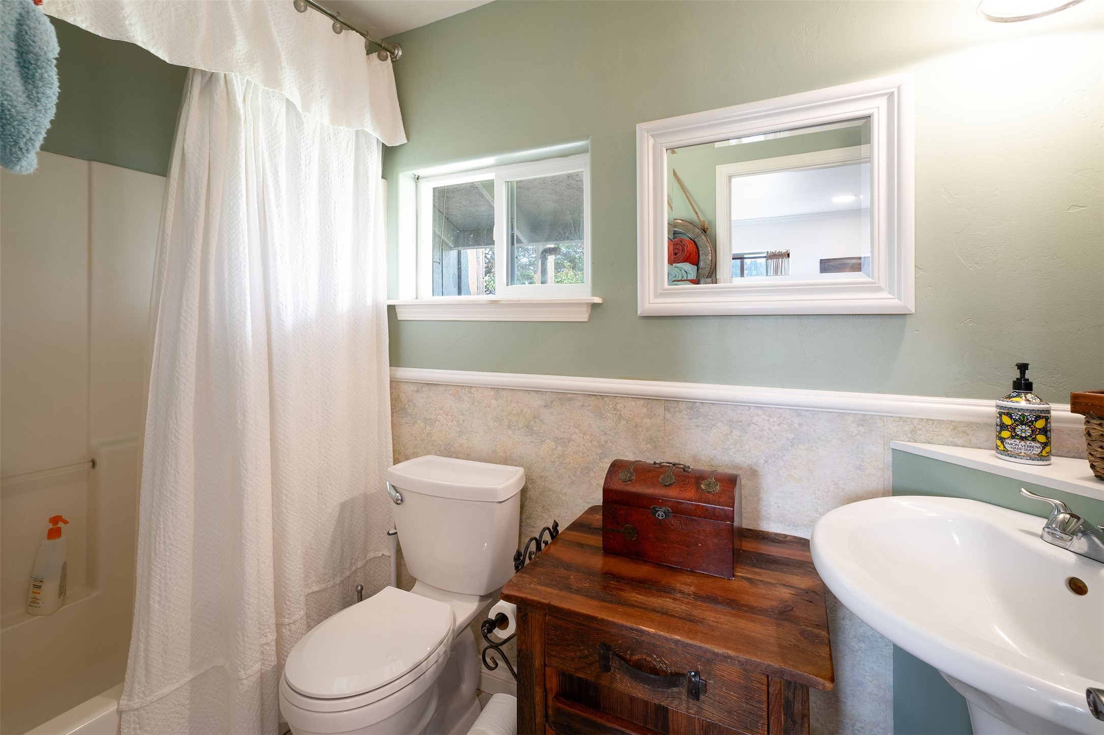 327 & 328 Commerce Way Property Photo 13