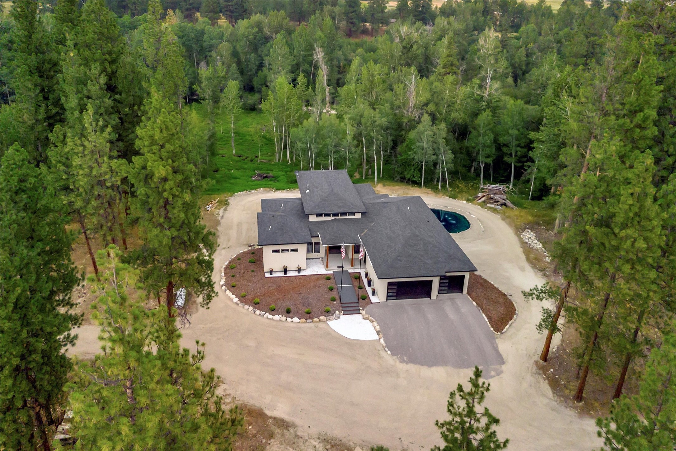 829 Pheasant Run Property Photo 5