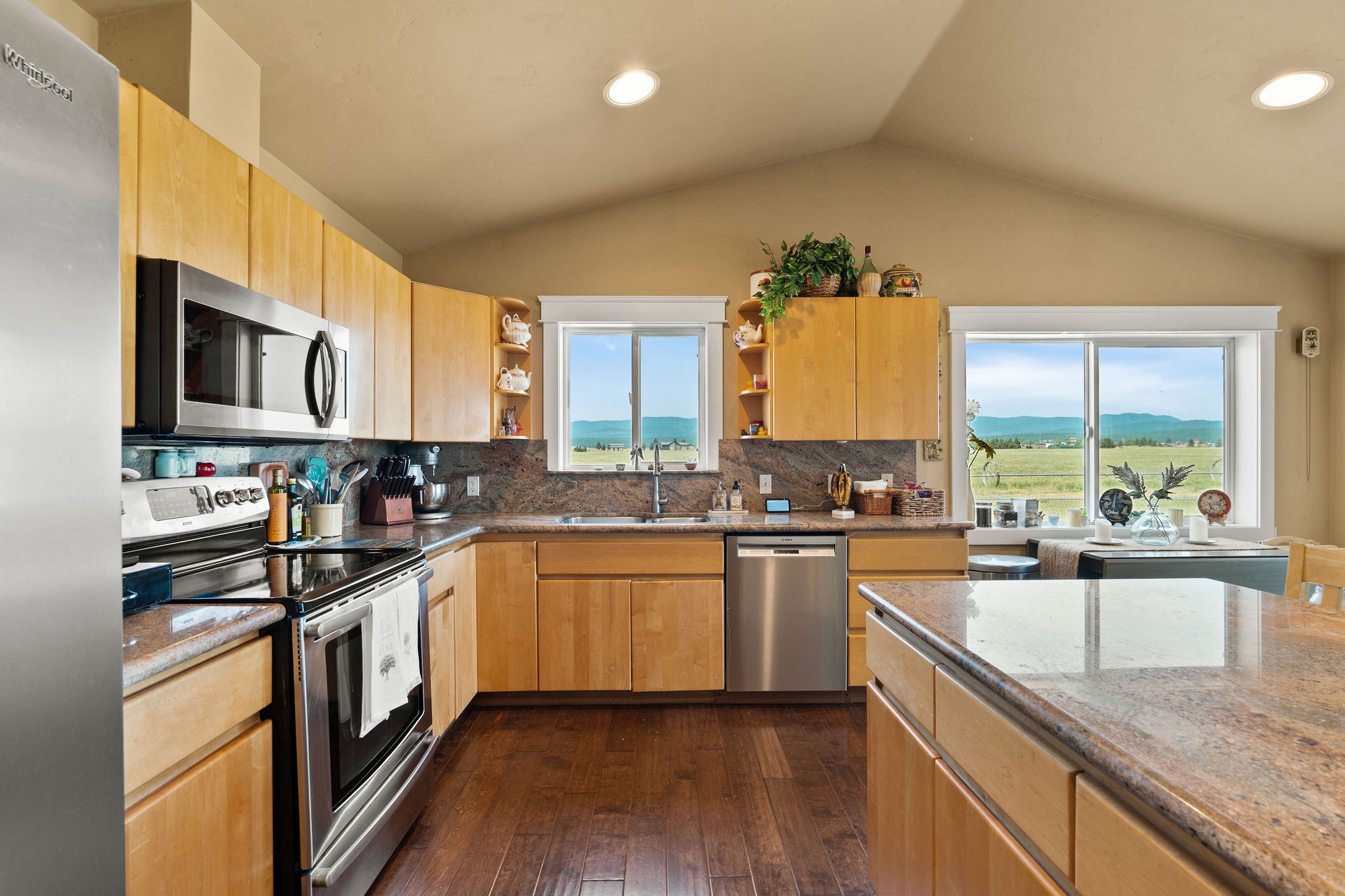 881 Lone Coyote Trail Property Photo 6