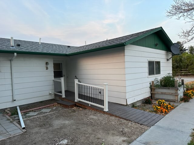 505 S Oak Street A & B Property Photo 3