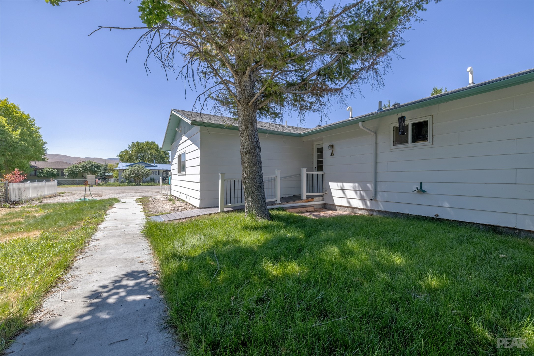 505 S Oak Street A & B Property Photo 5