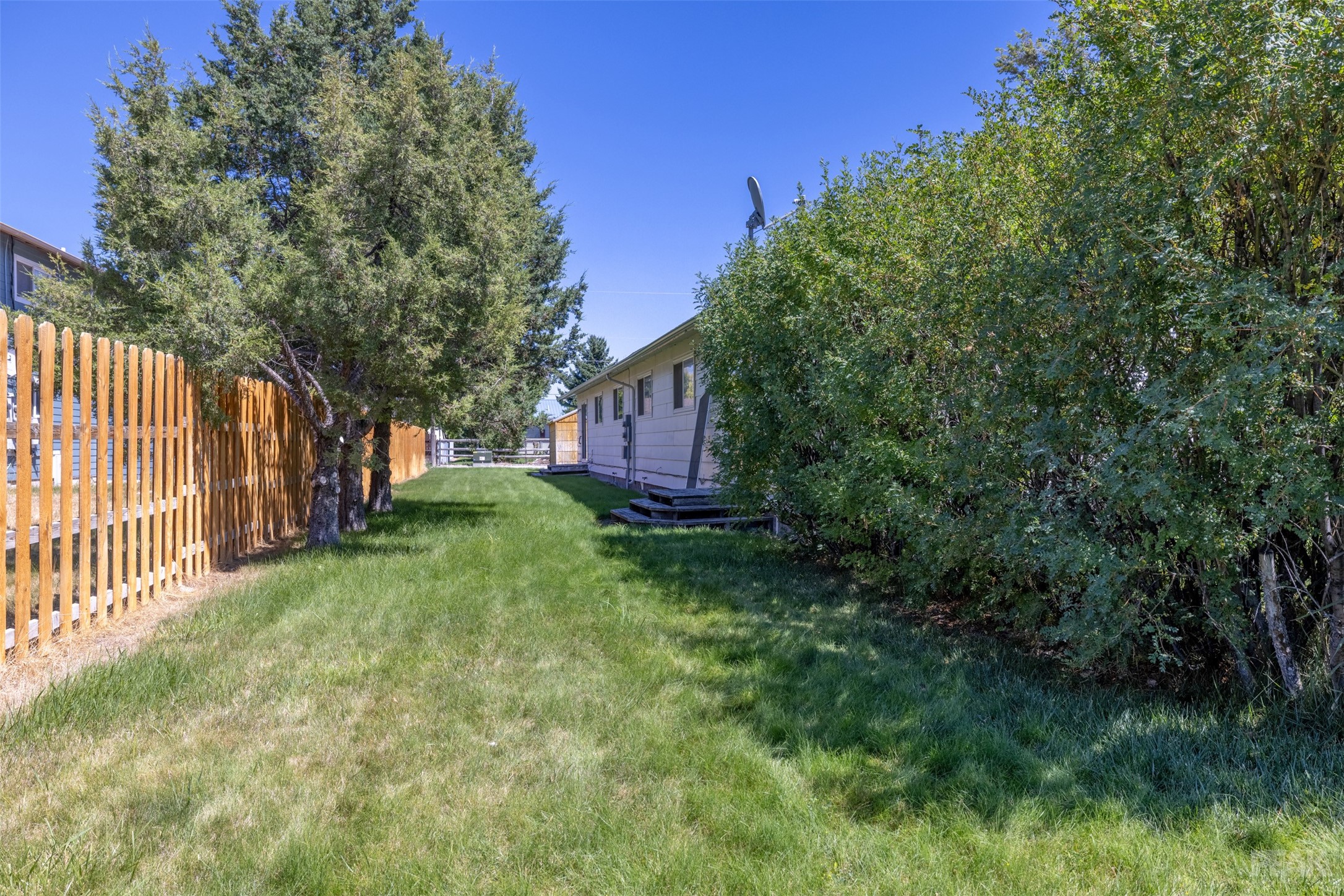505 S Oak Street A & B Property Photo 8