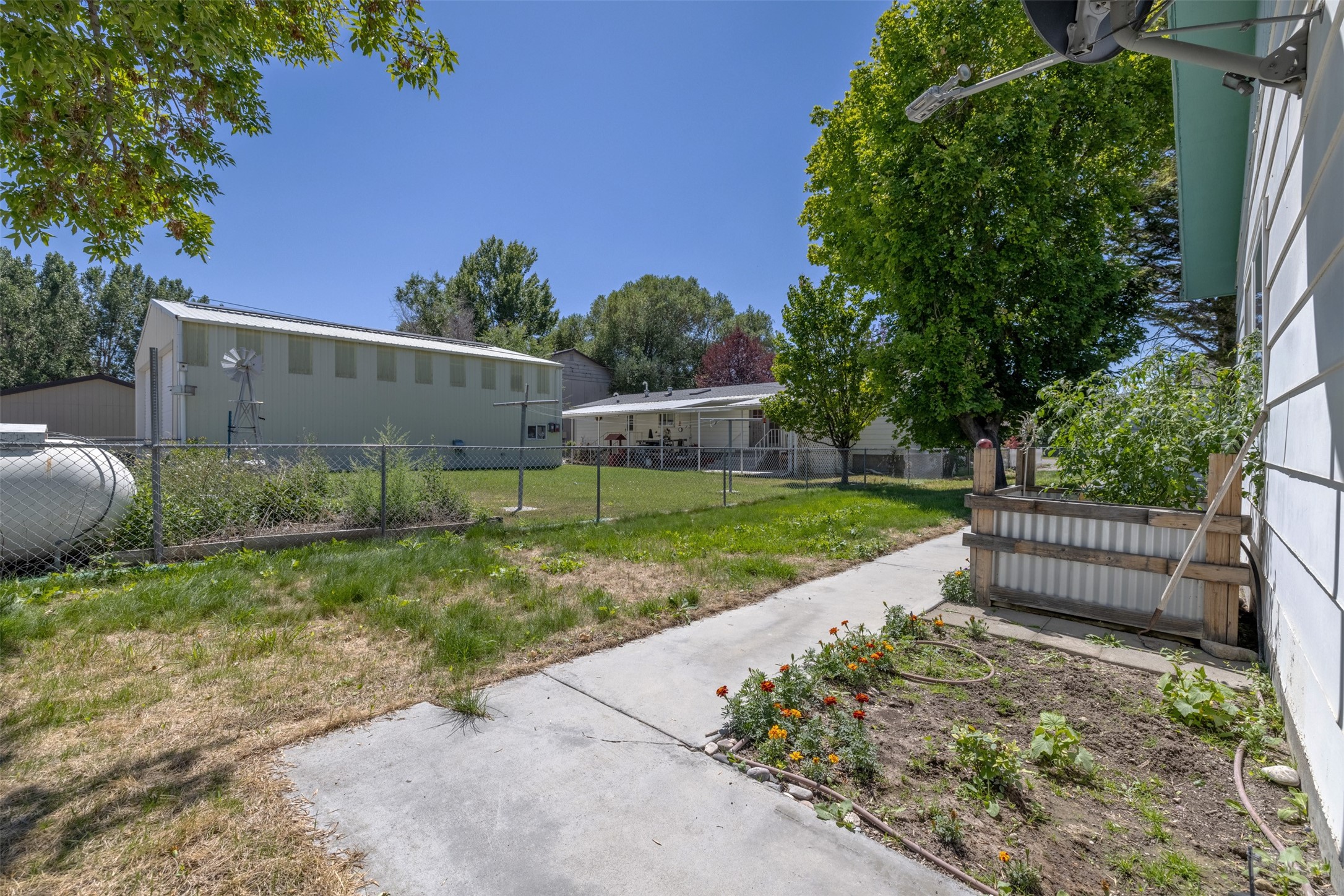505 S Oak Street A & B Property Photo 10