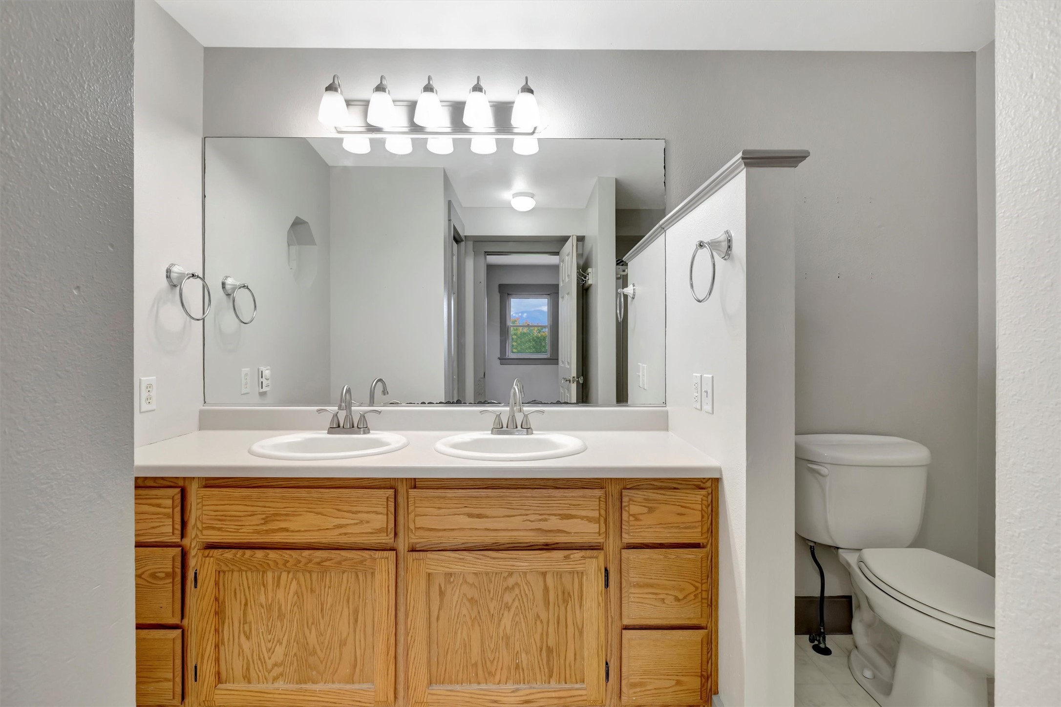 1114 Hanlan Lane Property Photo 14