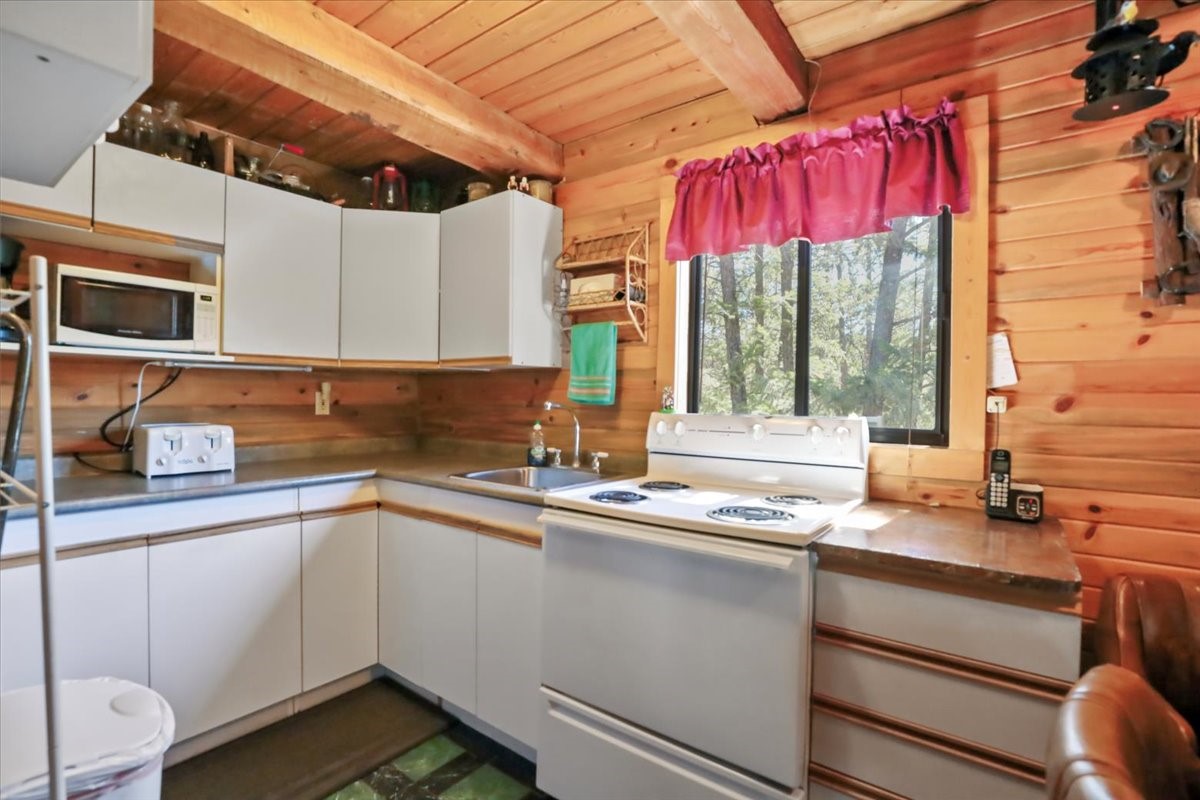 400 Pine Bay Drive Property Photo 18