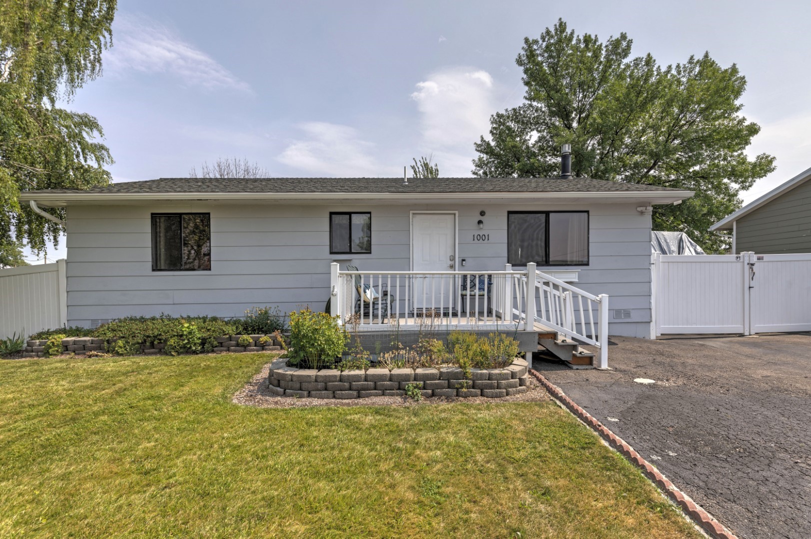 1001 5th Street W Property Photo 3