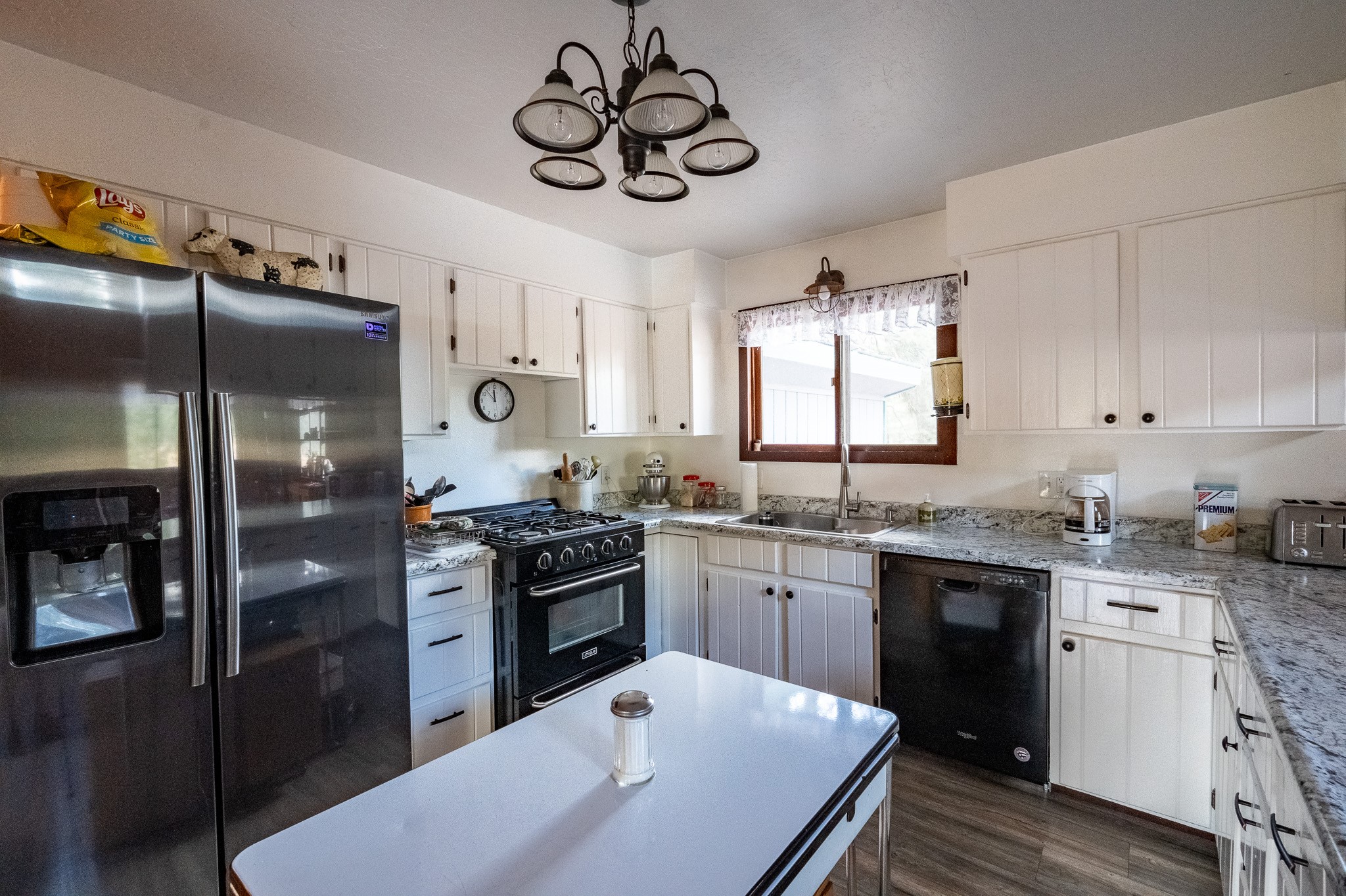 1050 Frontier Drive Property Photo 6