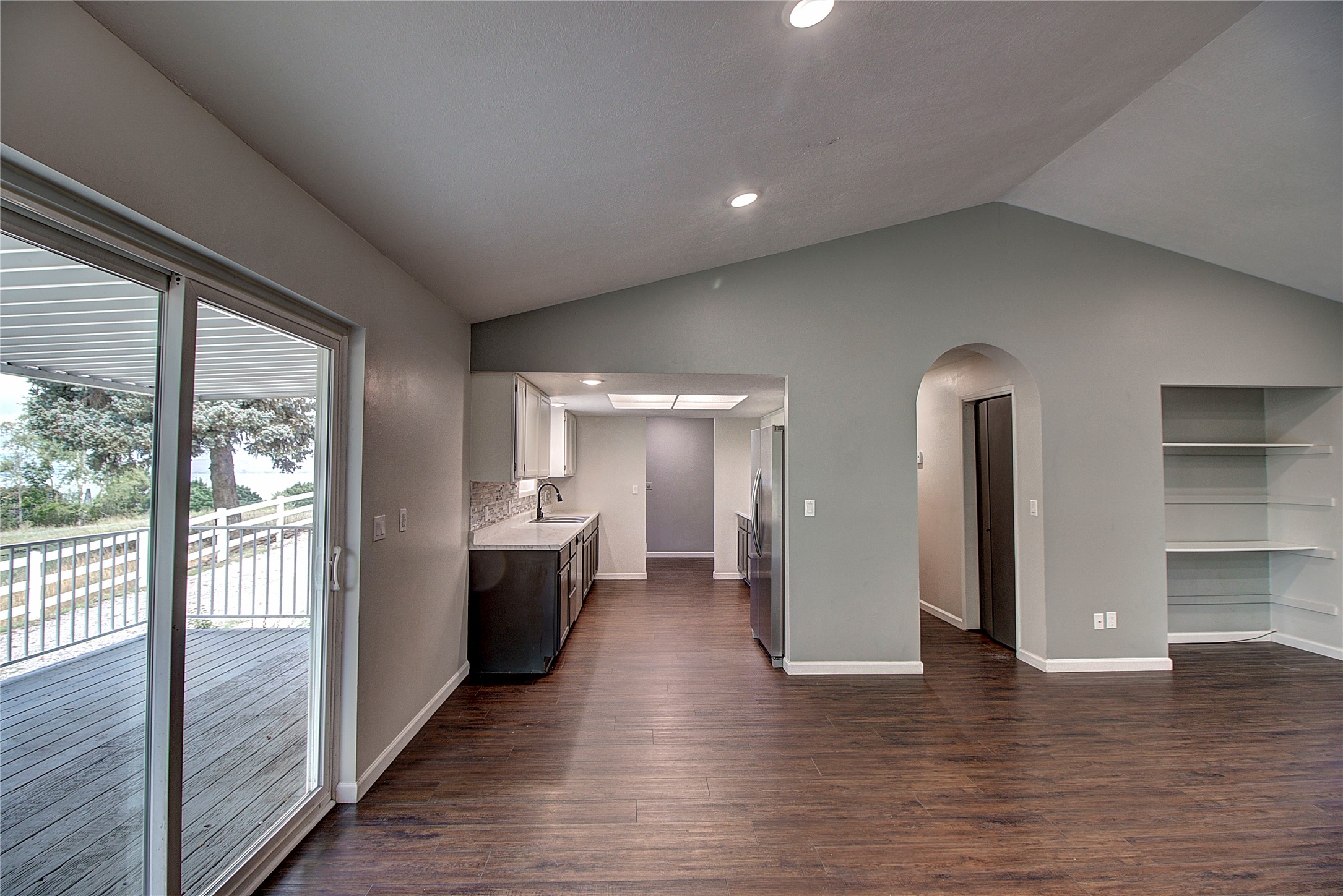 1215 Hillcrest Drive Property Photo 10