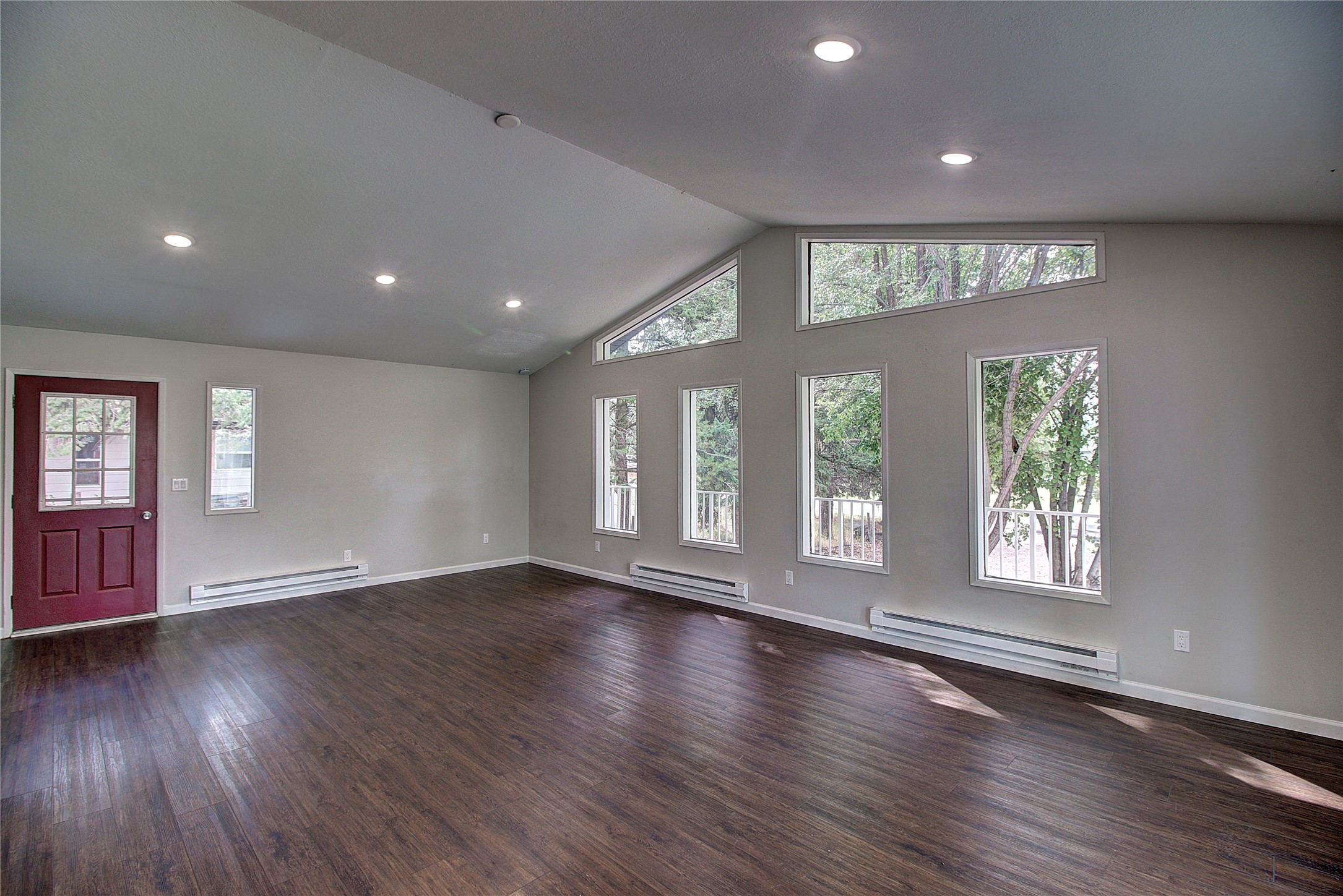1215 Hillcrest Drive Property Photo 12