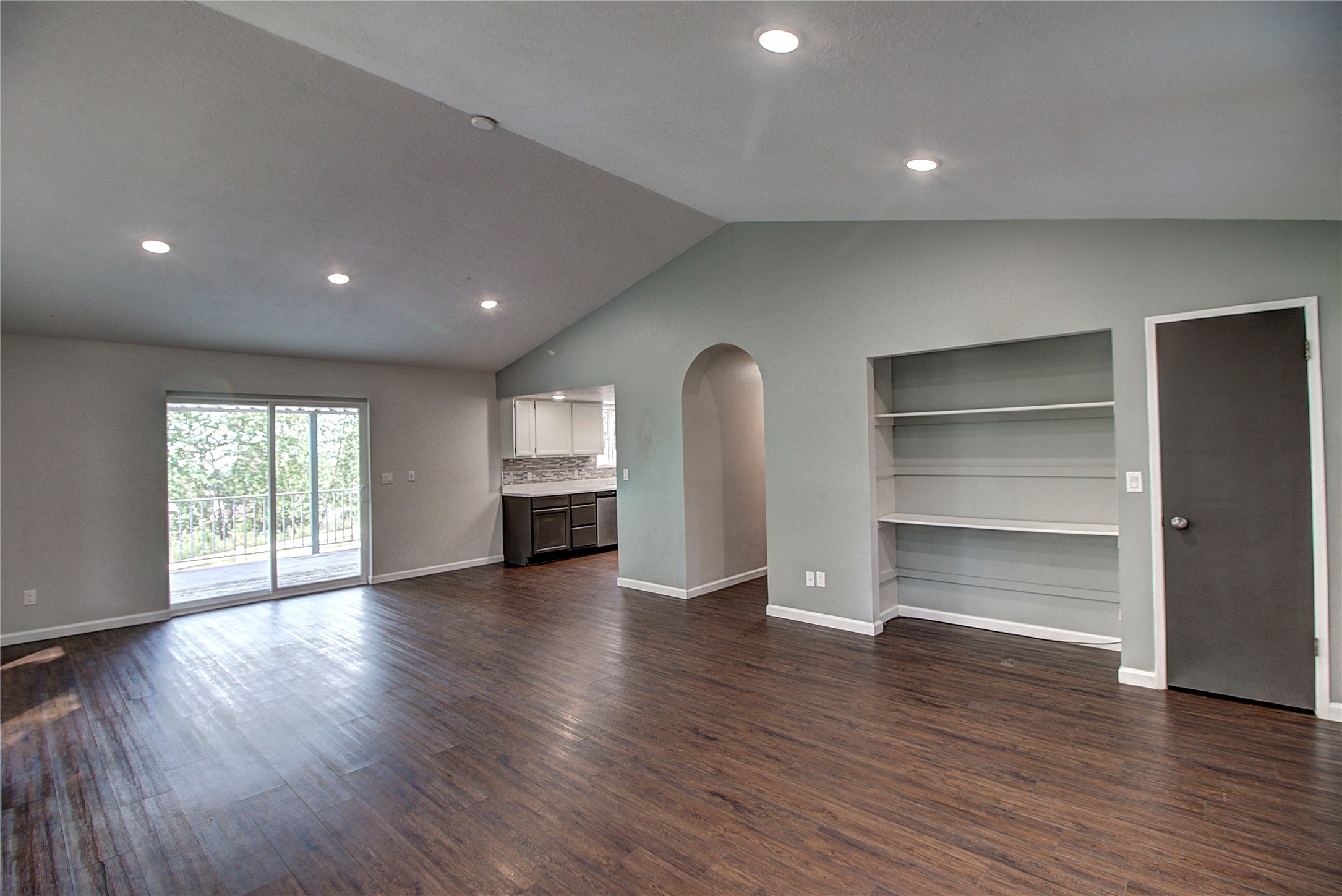1215 Hillcrest Drive Property Photo 13