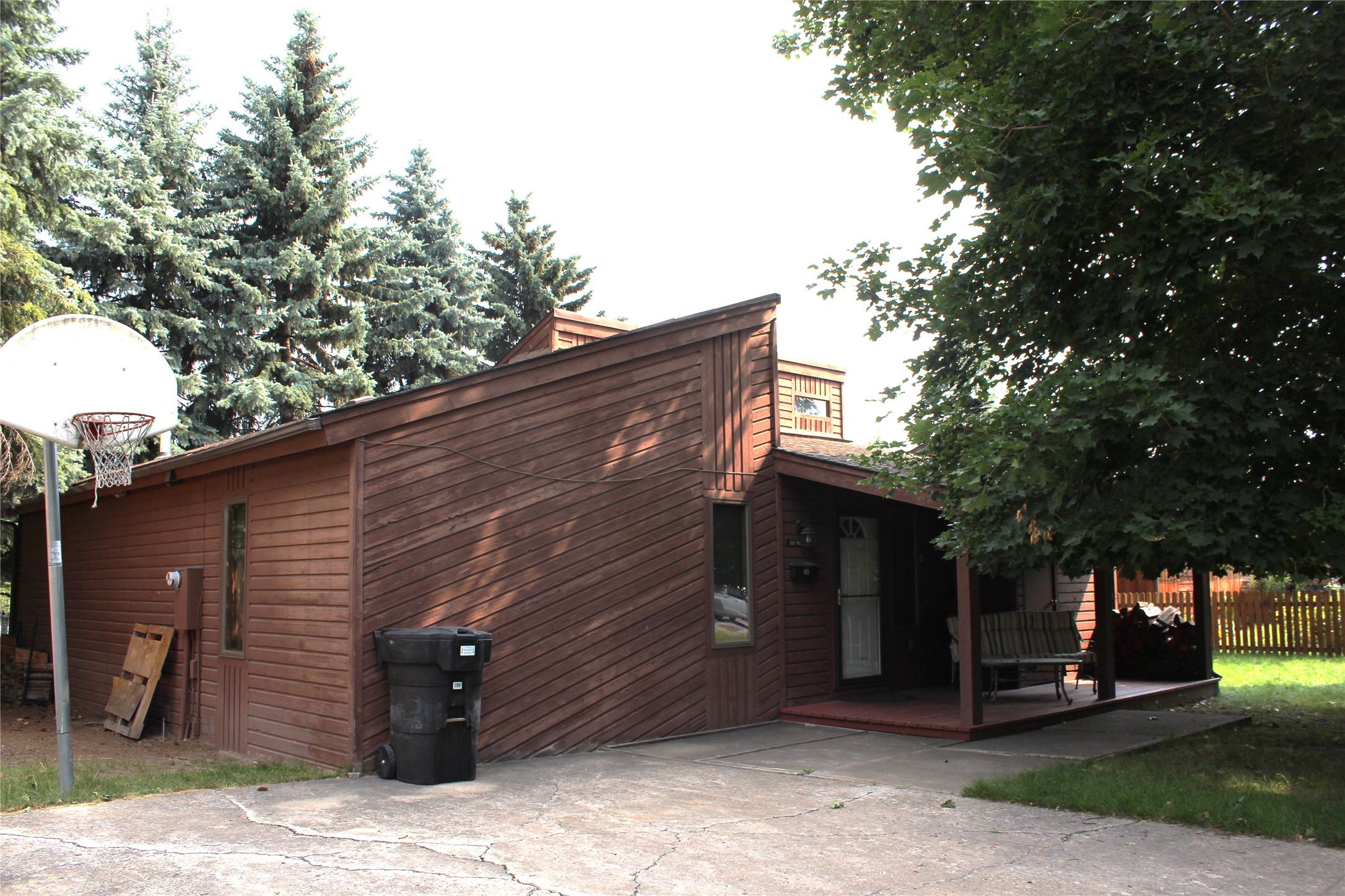 220 Fox Farm Drive Property Photo 1