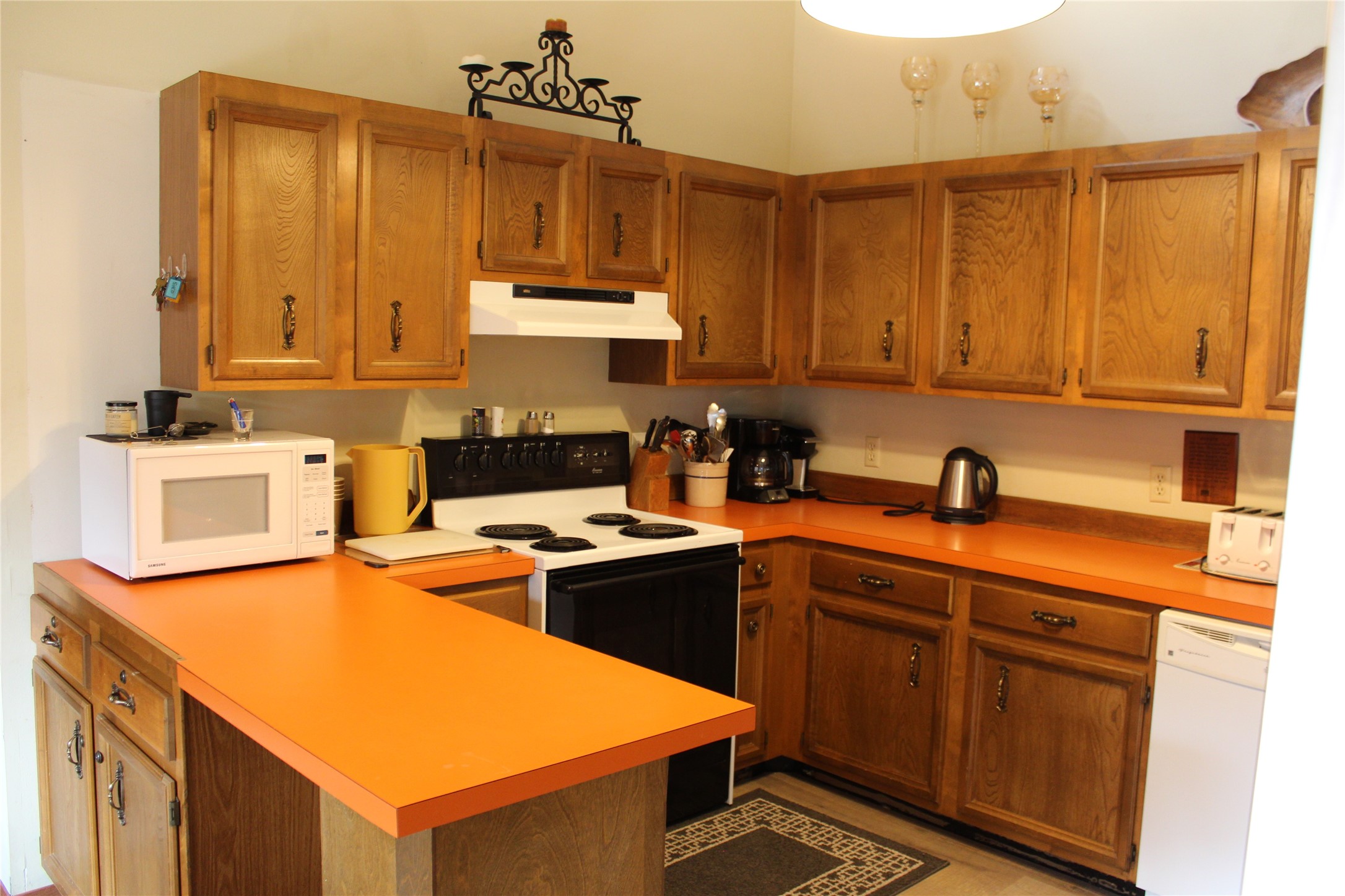 220 Fox Farm Drive Property Photo 5
