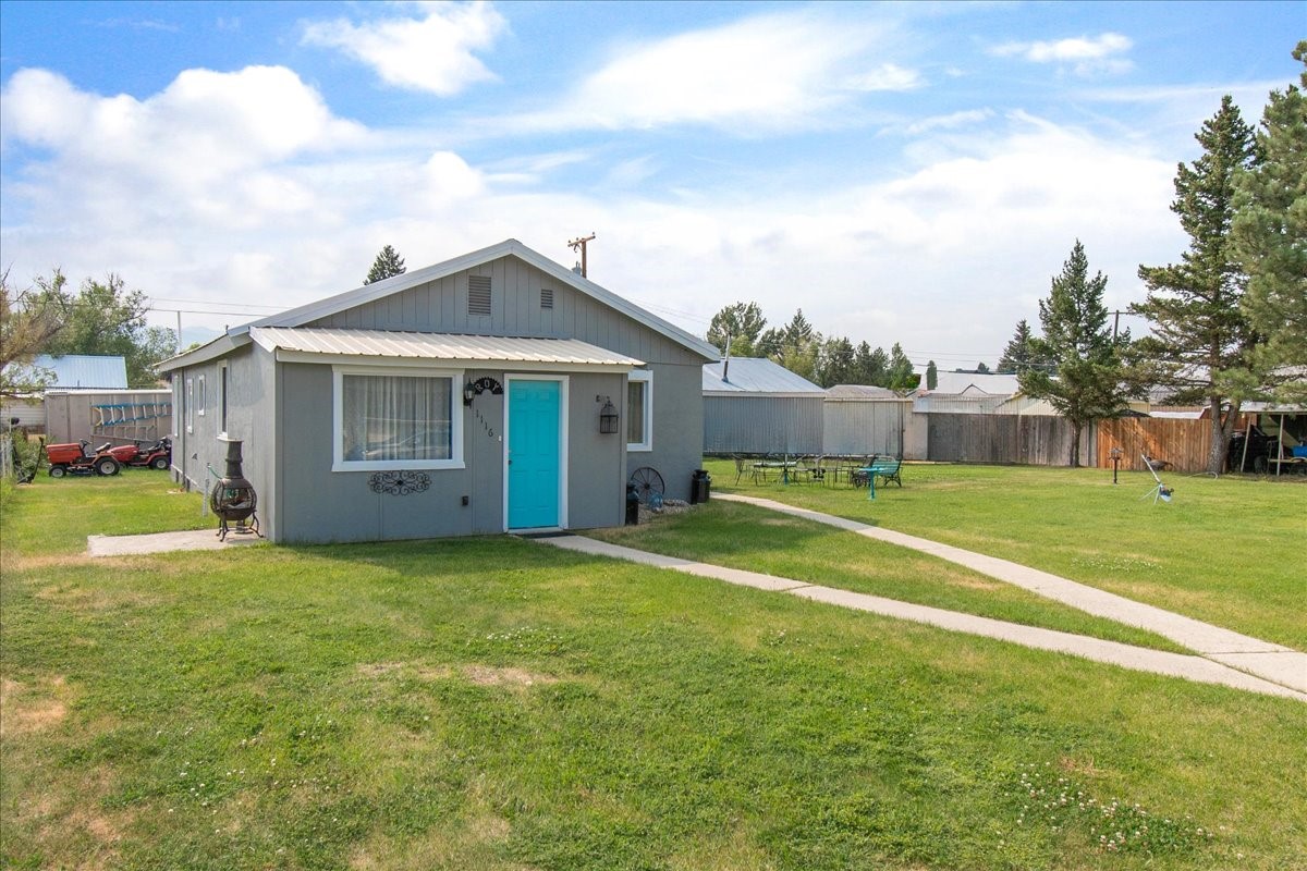 1116 Oregon Street Property Photo 1