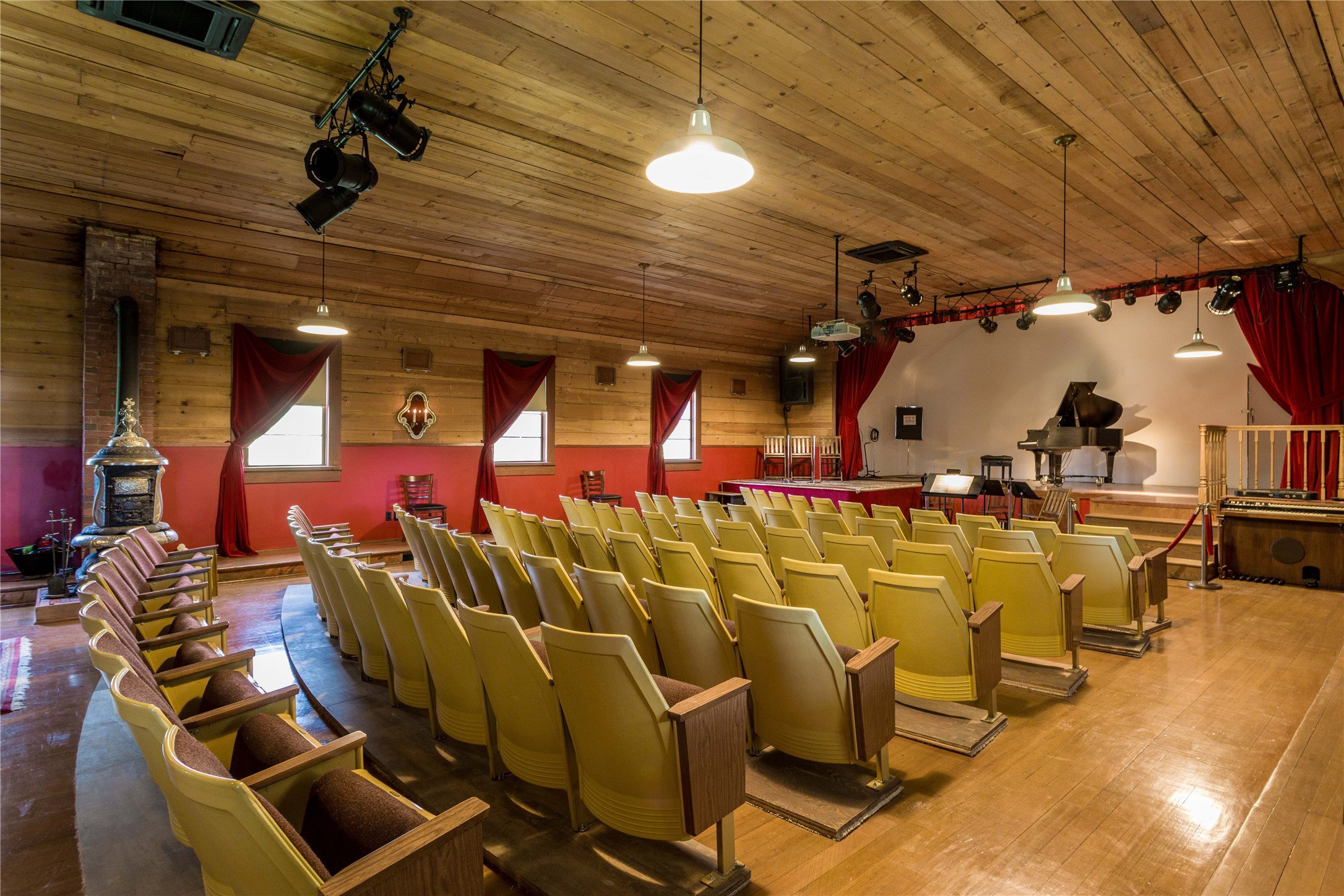 5095 Highway 2 W Property Photo 6
