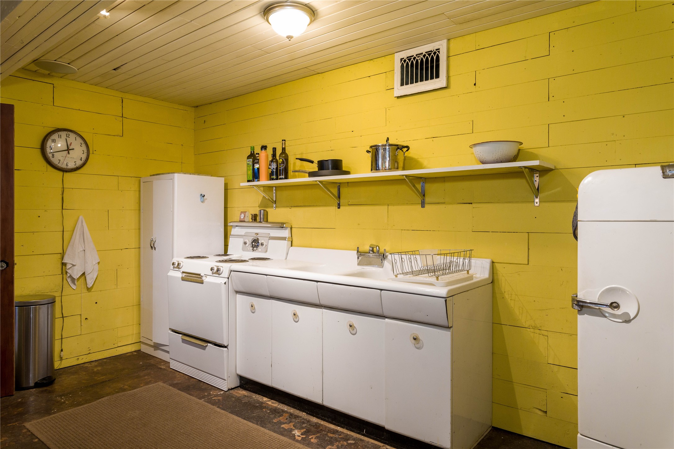5095 Highway 2 W Property Photo 24