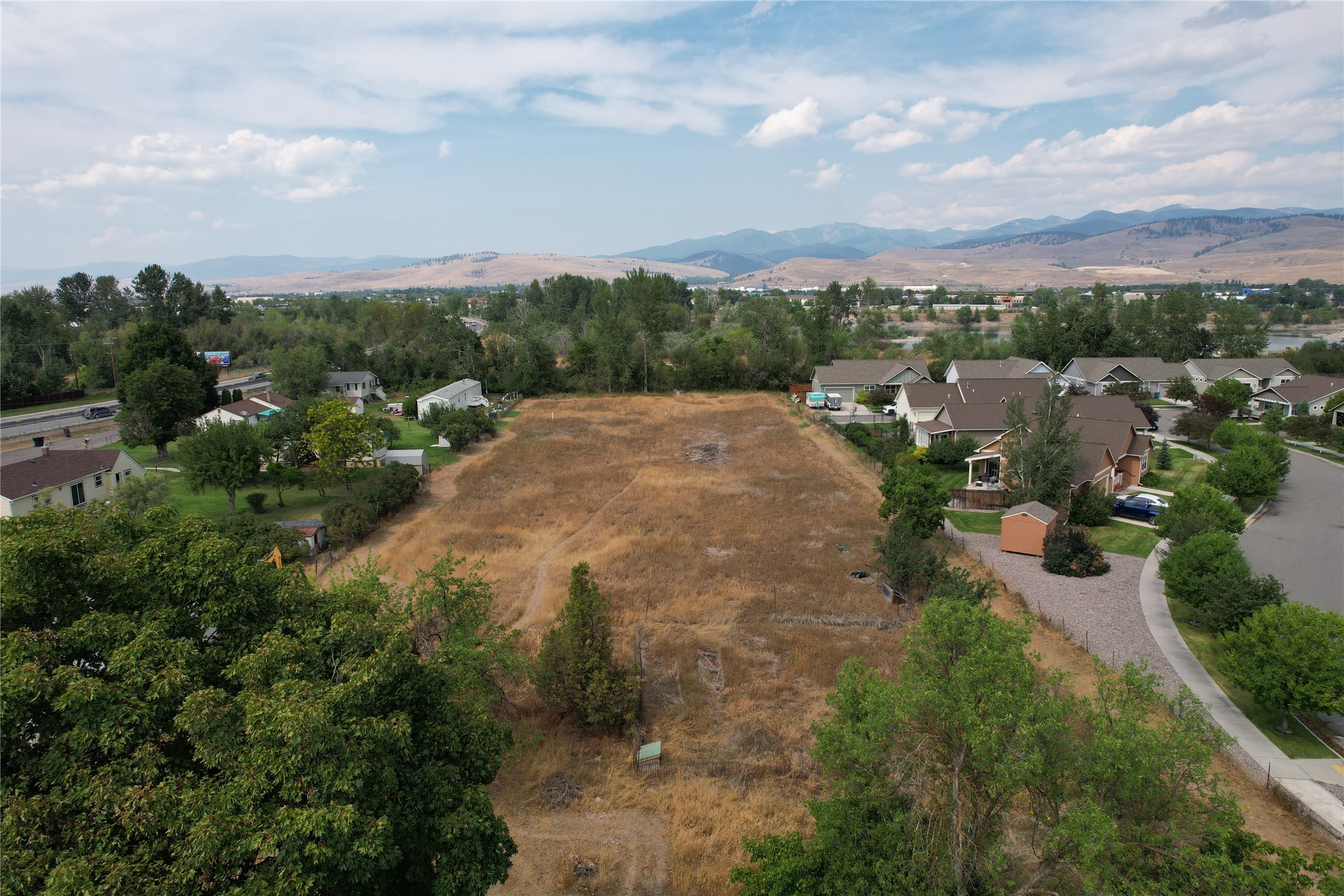 2348 River Road Property Photo 4