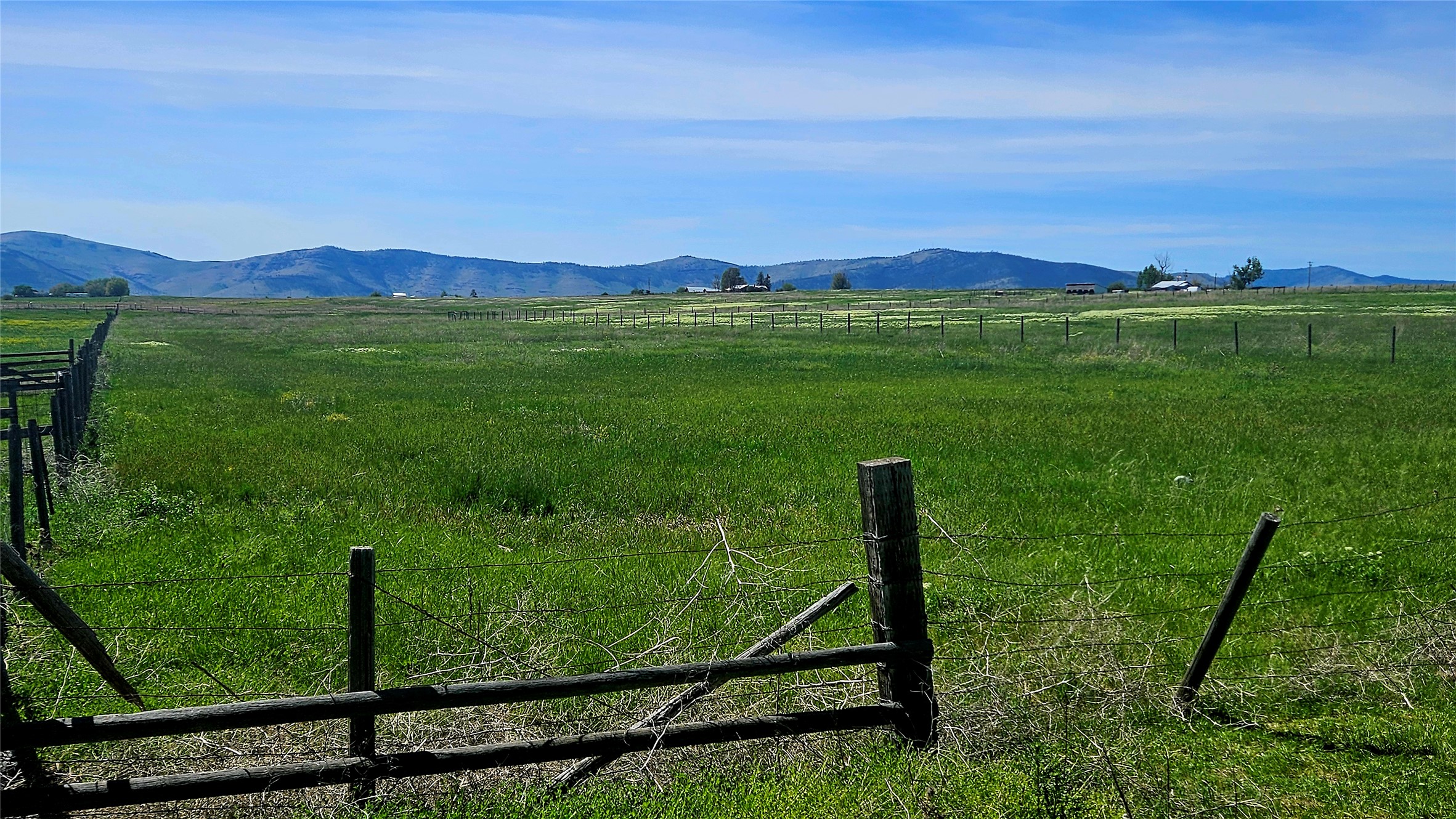 Nkn Round Butte Road Property Photo 1