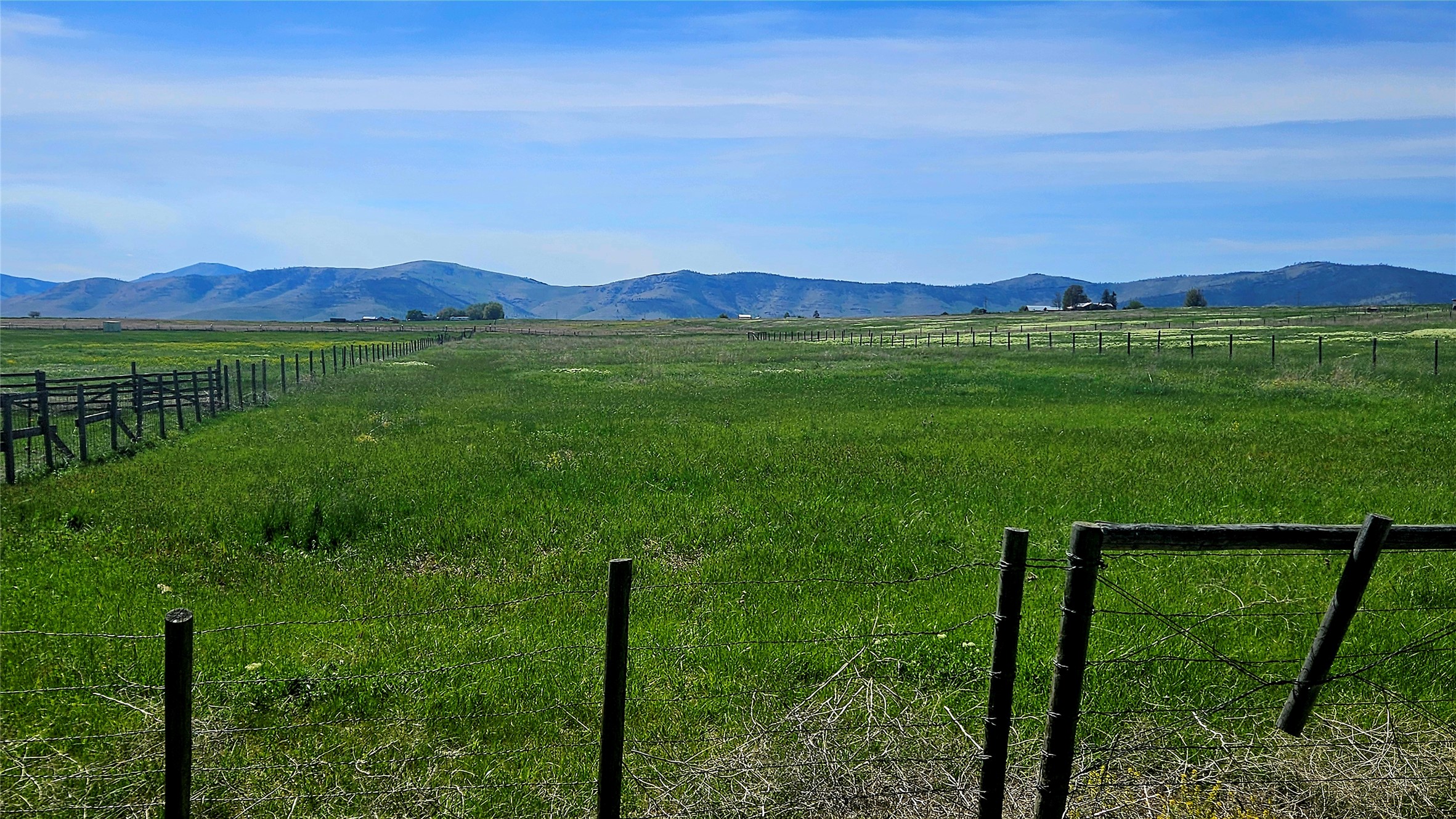 Nkn Round Butte Road Property Photo 2